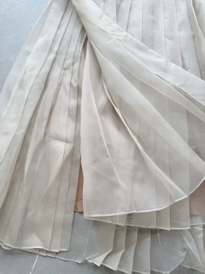 Fendi Fendi Silk Pleated Skirt, Beige Size 25" / US 0 / IT 36 - 3 Thumbnail