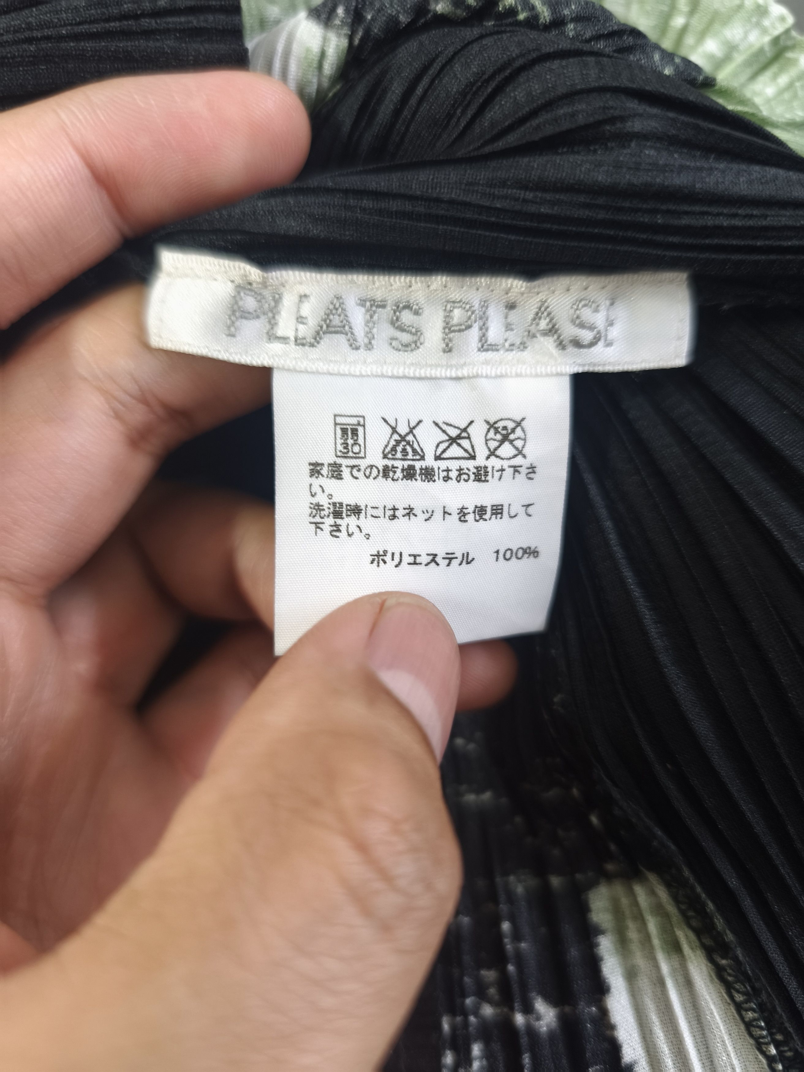 Pleats Please Issey Miyake "RARE" Pleats Please Issey Miyake Graphic Art-Print Dress Size M / US 6-8 / IT 42-44 - 4 Thumbnail