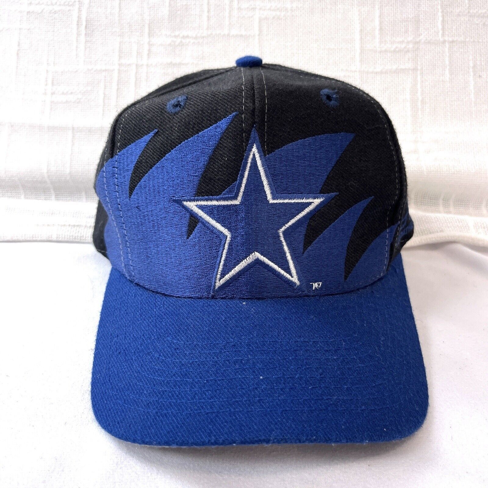 image of 90's Logo Athletic Dallas Cowboys Shark Tooth Snapback Hat in Black, Men's
