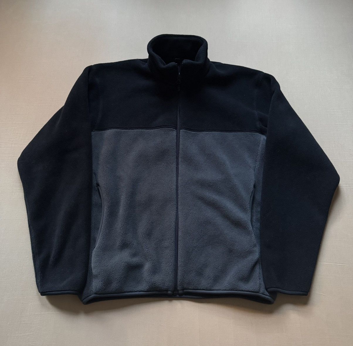 Uniqlo color block black and gray full zip fleece jacket