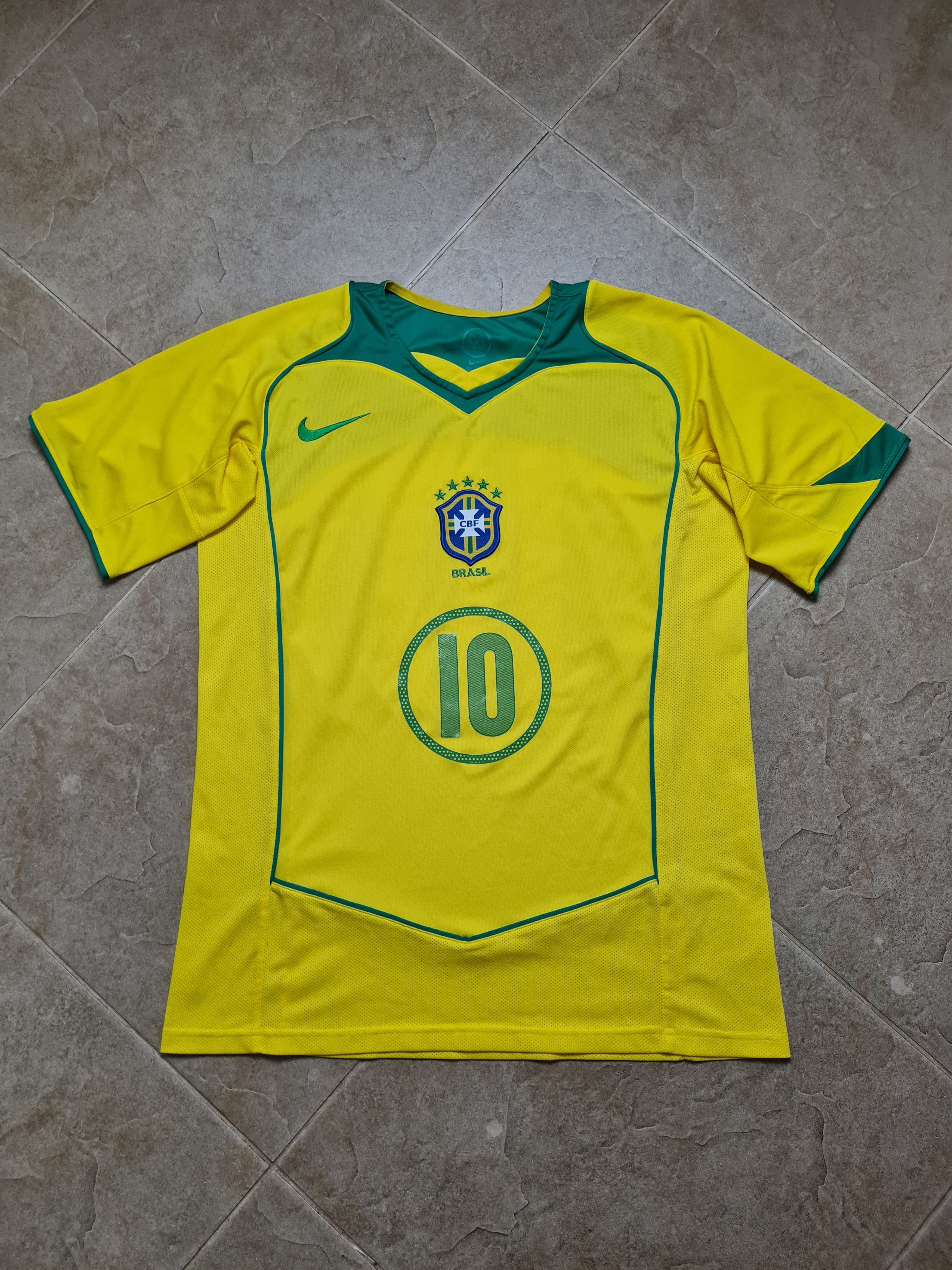 Nike NIKE Brazil 2004 #10 Ronaldinho Vintage Soccer Shirt Size US L / EU 52-54 / 3 - 6 Thumbnail