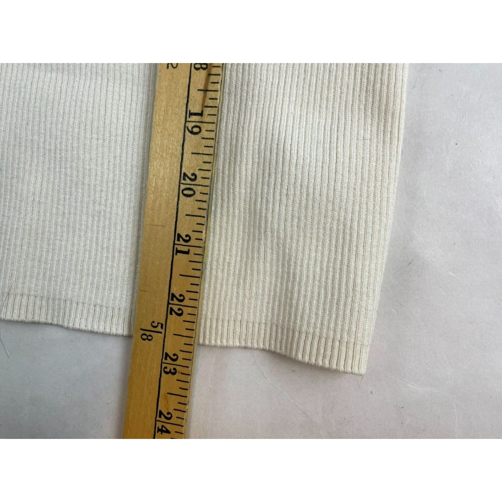 Vintage Bandolino Sweater Womens Size L Cream V-Neck Sleeveless Pullover Silk Ivory Modern"} Size L / US 10 / IT 46 - 6 Thumbnail