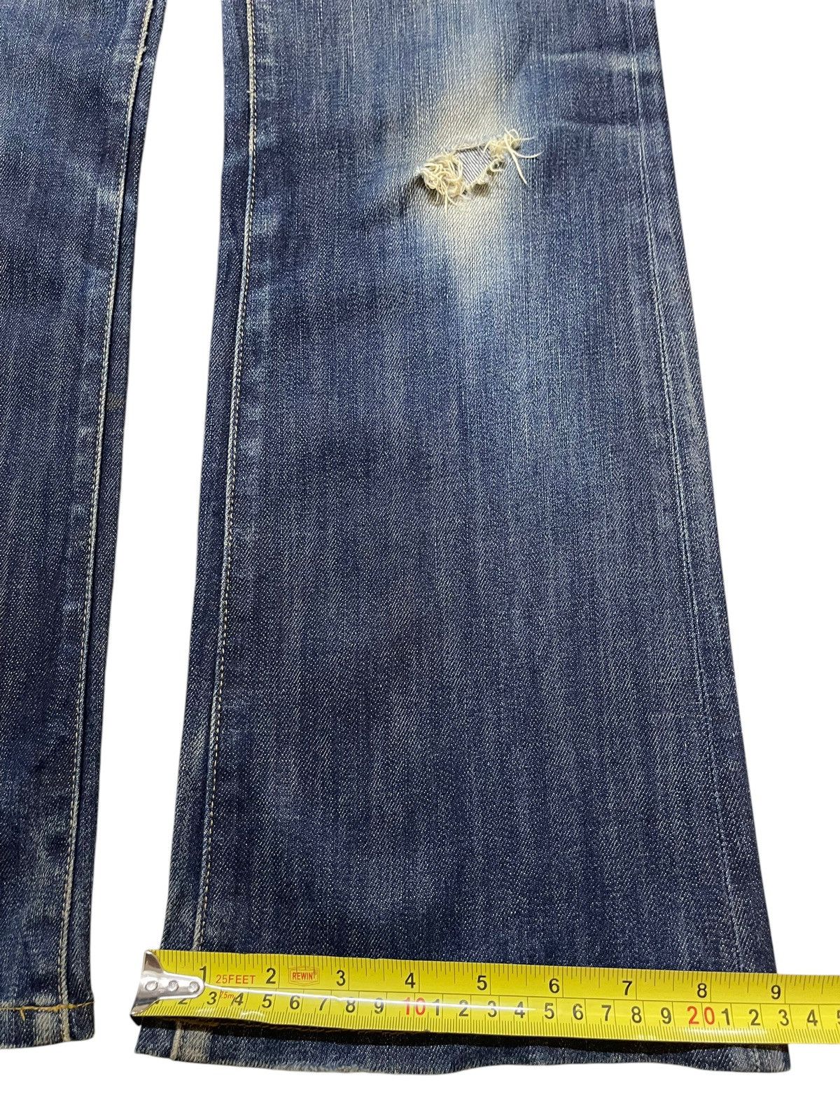 Uniqlo Vintage Japanese Uniqlo Faded Wash Distress Wide Leg Jeans Size US 31 - 16 Thumbnail