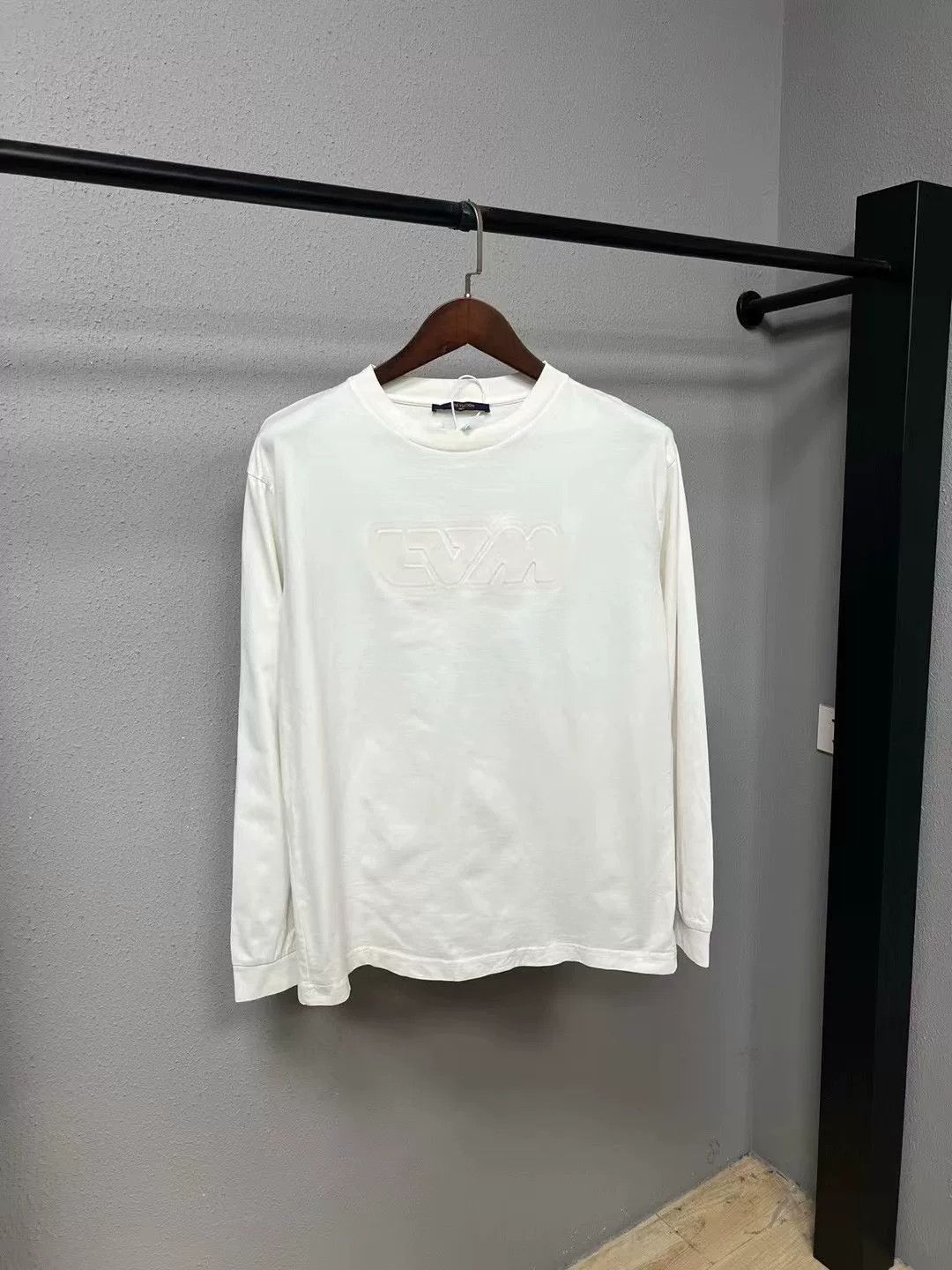 Louis Vuitton LV Embossed Logo Long-Sleeve Top Size US M / EU 48-50 / 2 - 1 Thumbnail