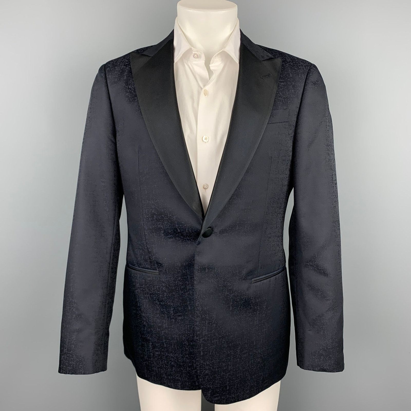 Giorgio Armani Soft Size 38 Black Marbled Wool / Silk Peak Lapel Sport Coat Size 38R - 1 Thumbnail