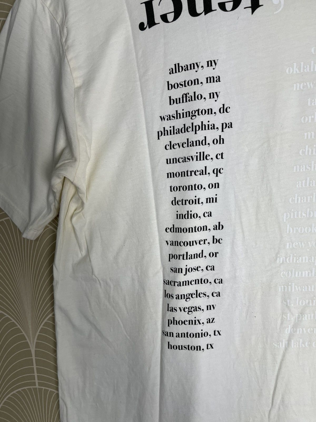Band Tees × H&M ARIANNA GRANDE 2020 WORLD TOUR TSHIRT Size XS / US 0-2 / IT 36-38 - 18 Thumbnail