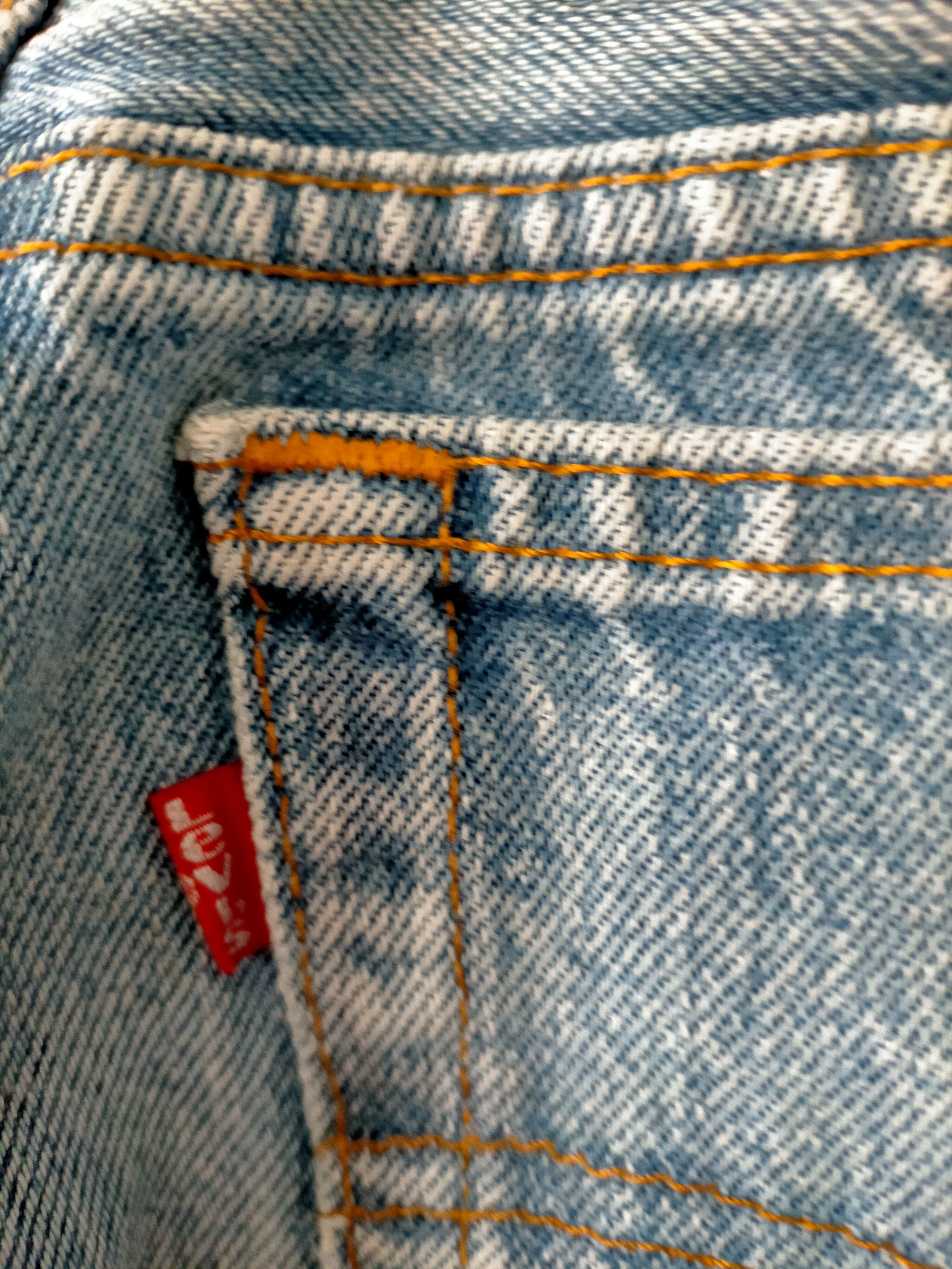 Levi's Vintage Clothing Vintage Levis 501 Usa Button Fly 520 Blue Jeans Size US 31 - 21 Thumbnail