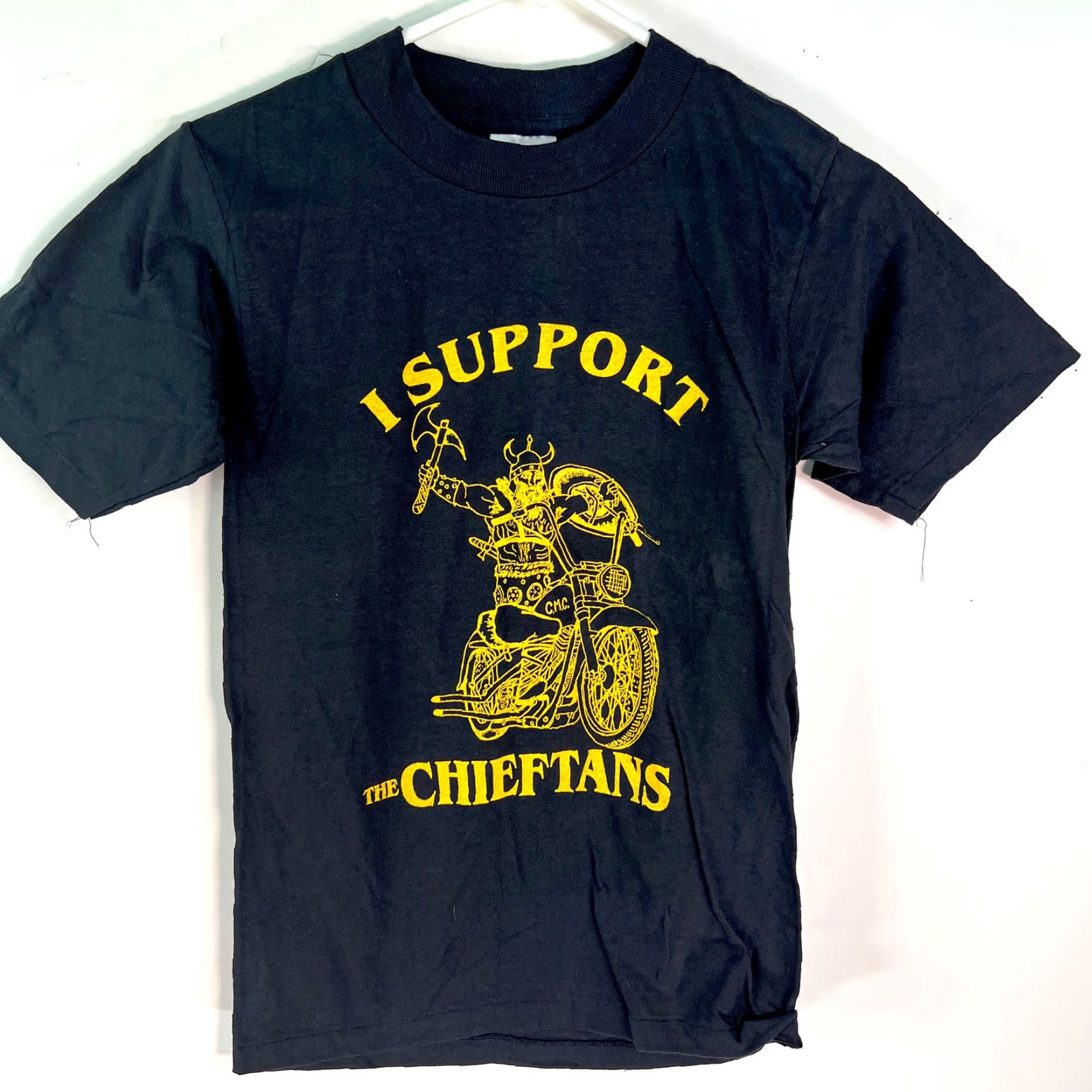 Vintage VINTAGE Oneita Mens T-Shirt Shirt Small Black Graphic 100% Cotton Crew Neck Short Sleeve Mens Vintage Classic 1980s Chieftans Theme Size US S / EU 44-46 / 1 - 2 Thumbnail