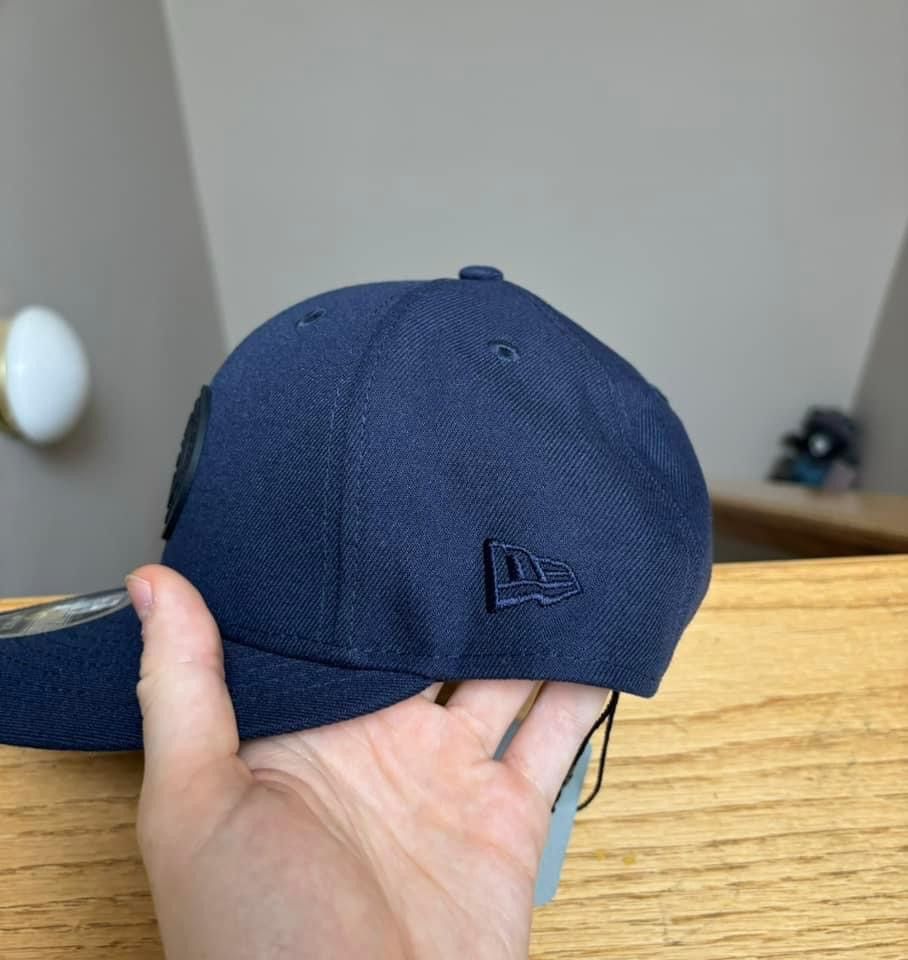 Canada Goose Canada Goose Badge Logo Hat Size ONE SIZE - 2 Thumbnail