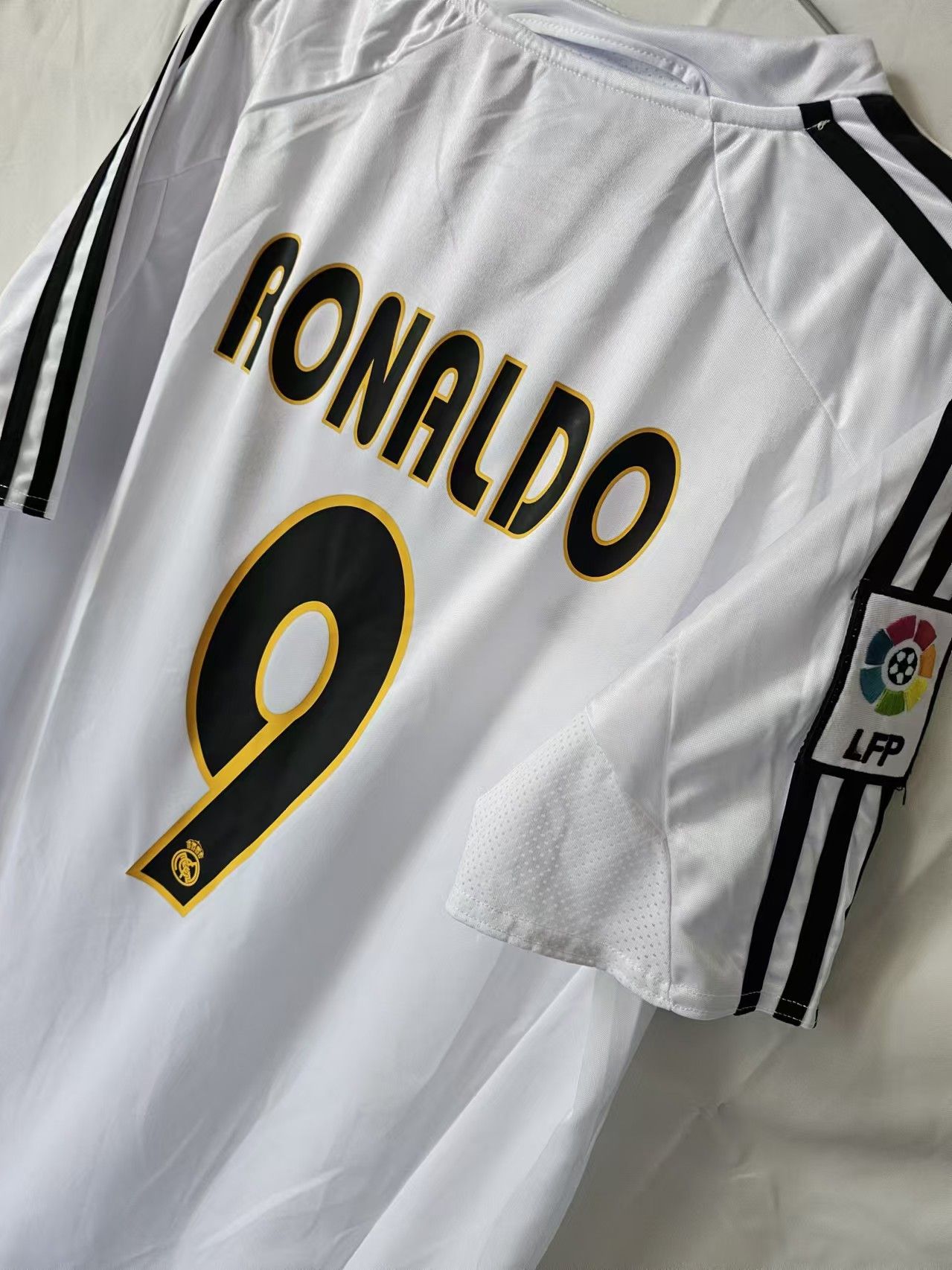 Other 2004 05 Real Madrid #9 Ronaldo Jersey Home R9 Size US XL / EU 56 / 4 - 4 Thumbnail