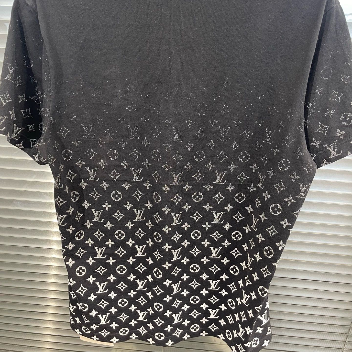 Louis Vuitton Louis Vuitton Gradient Monogram SS Tee M 99 New No Tag Size US M / EU 48-50 / 2 - 5 Thumbnail