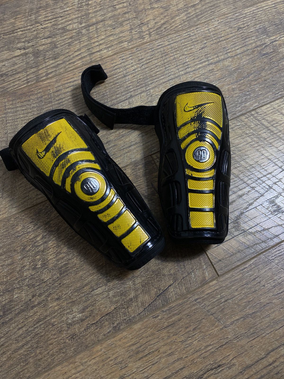Nike Vintage 00s Nike Total 90 T90 Soccer Shin Guards Yellow Size ONE SIZE - 5 Thumbnail