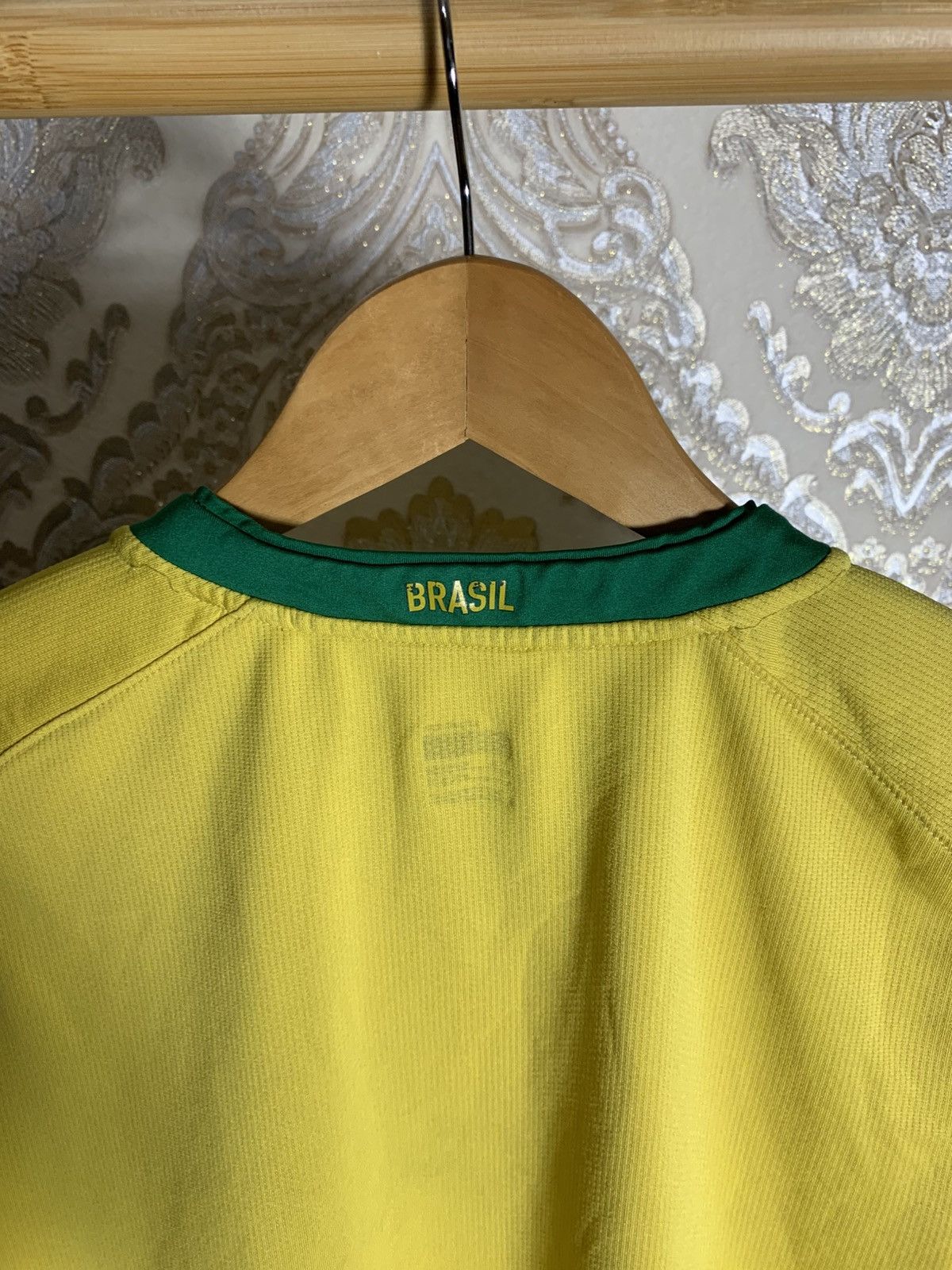 Nike VINTAGE NIKE BRAZIL RETRO SOCCER JERSEY NEYMAR VINI Y2K 90s Size US S / EU 44-46 / 1 - 6 Thumbnail