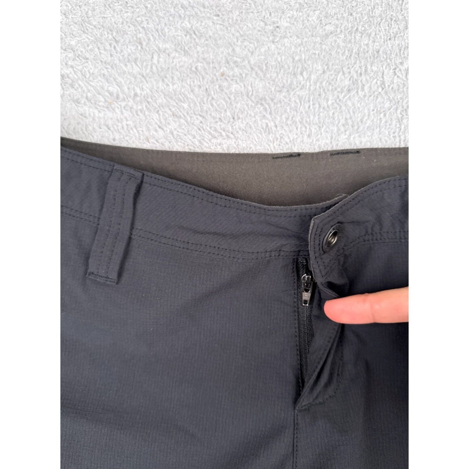 Vintage REI Women Cargo Shorts 12 Black Nylon Cotton Pockets Zipper Quick Dry Hiking 34x9 Adult Womens Size 34" / US 12 / IT 48 - 6 Thumbnail
