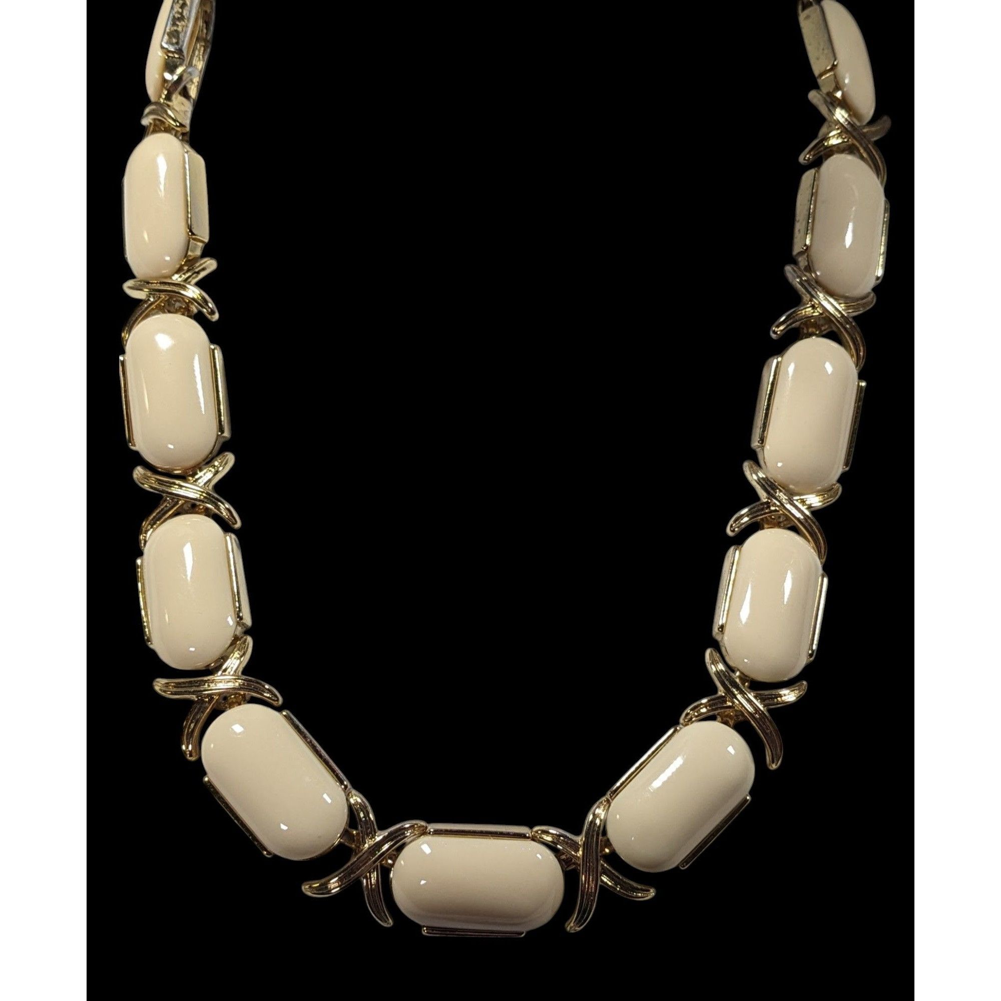 Talbots Talbots Preppy Elegant Cream And Gold Tone Statement Necklac Size ONE SIZE - 2 Thumbnail