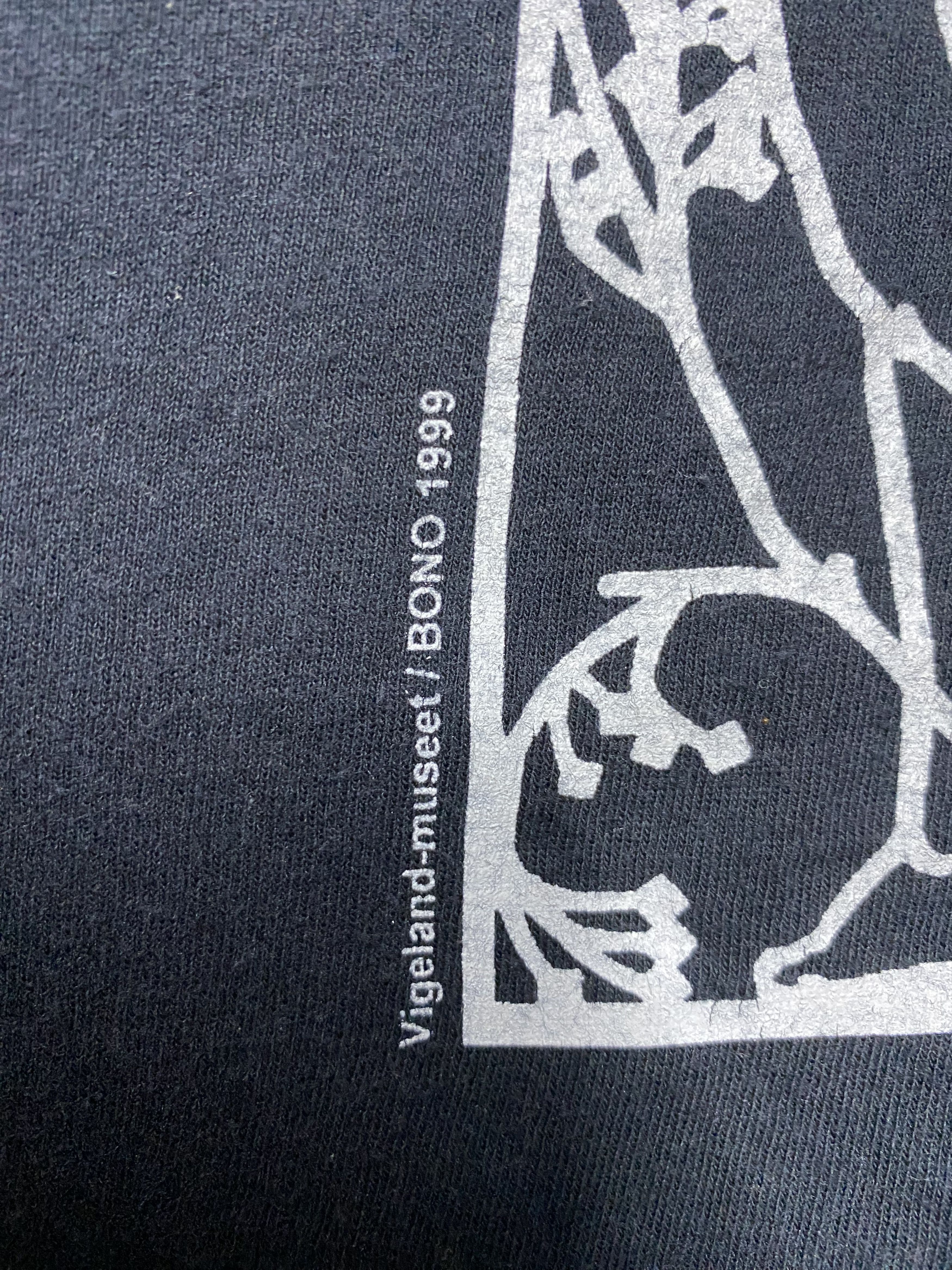 Vintage Vintage Art Bono 1999 3 Girls Vigeland Museet Parken Tshirt Size US M / EU 48-50 / 2 - 4 Thumbnail