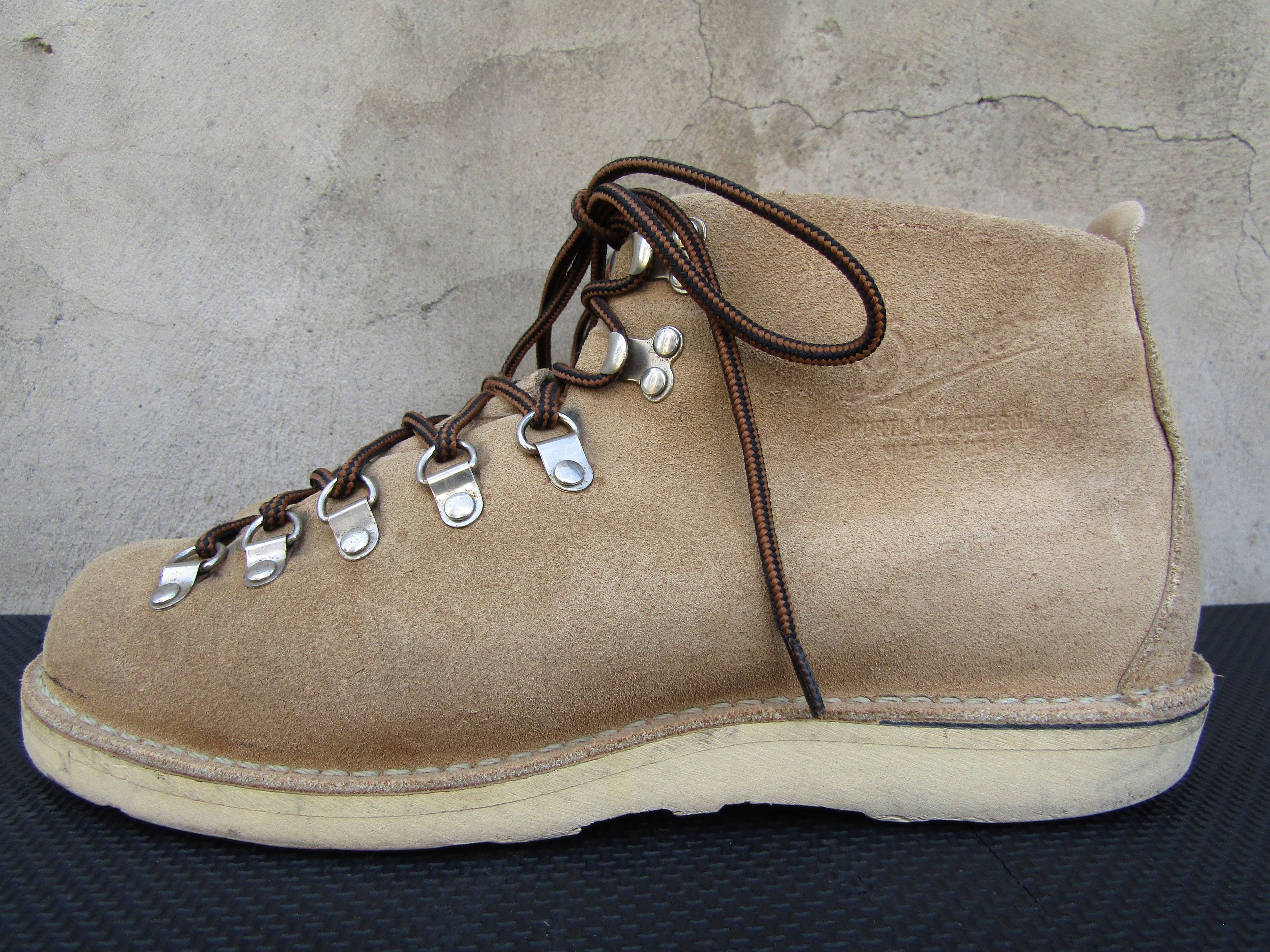 Danner Danner Mountain Desert Light Overton GoreTex Mens Size US 9.5 / EU 42-43 - 3 Thumbnail