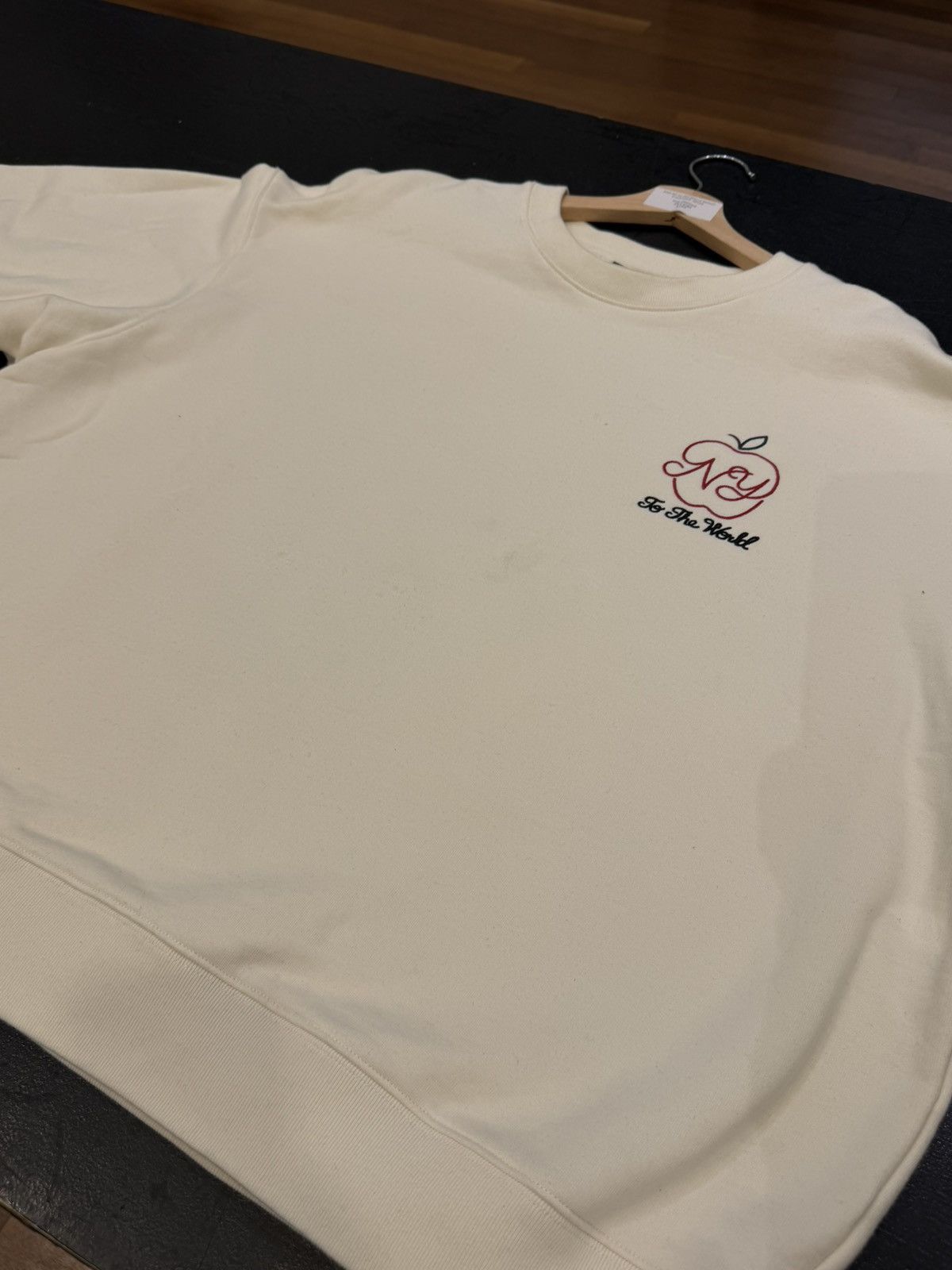 Kith Kith NY To The World Apple Crewneck - Beige Size US XXL / EU 58 / 5 - 3 Thumbnail