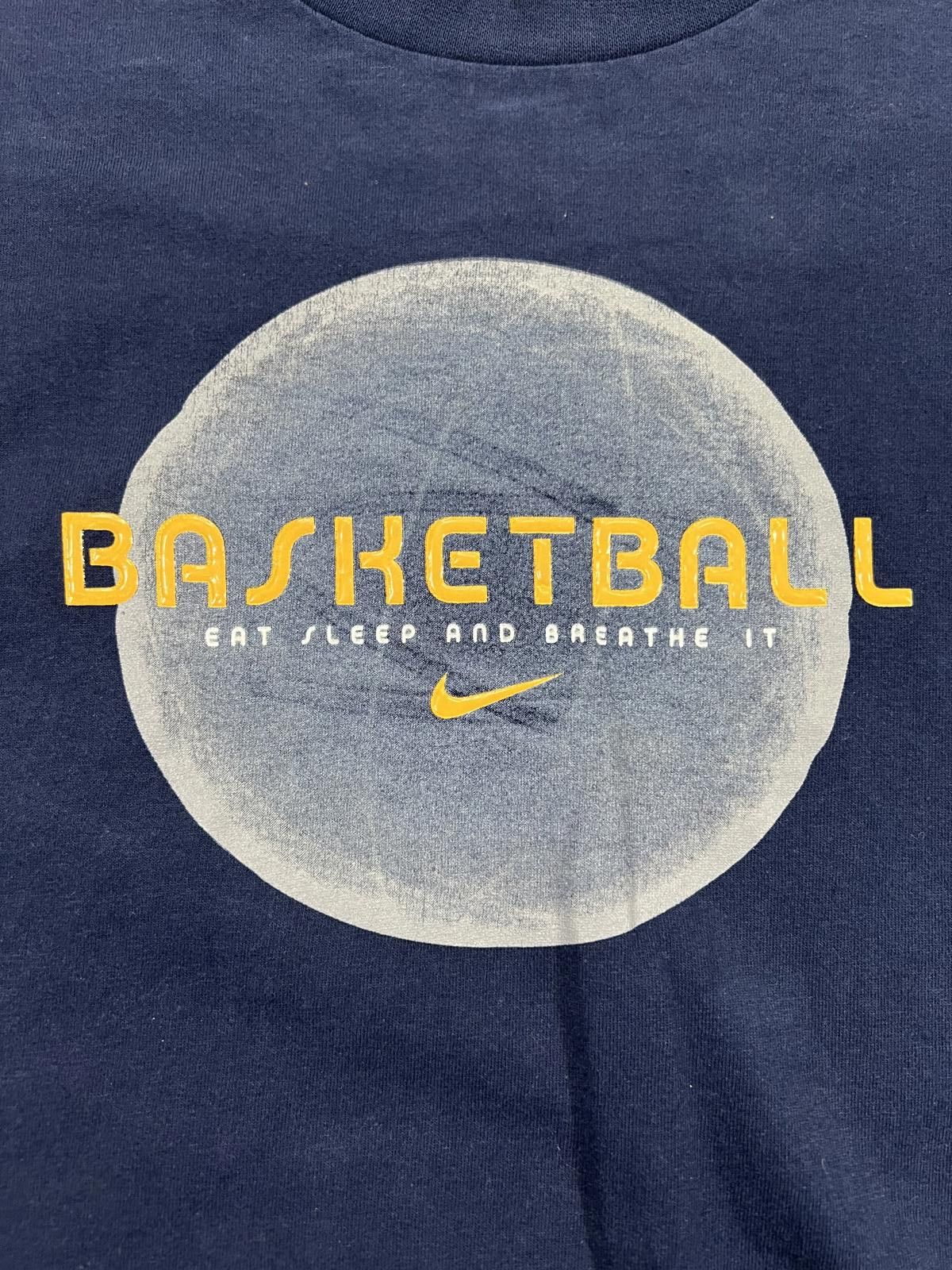 Nike Vintage Nike Basketball Graphic T-Shirt Large Navy Blue Size US L / EU 52-54 / 3 - 1 Thumbnail