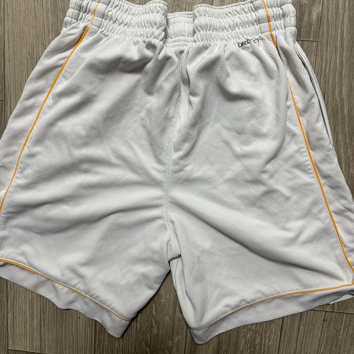 NBA × Nike Authentic Miami Heat White Shorts Size US 38 / EU 54 - 8 Thumbnail