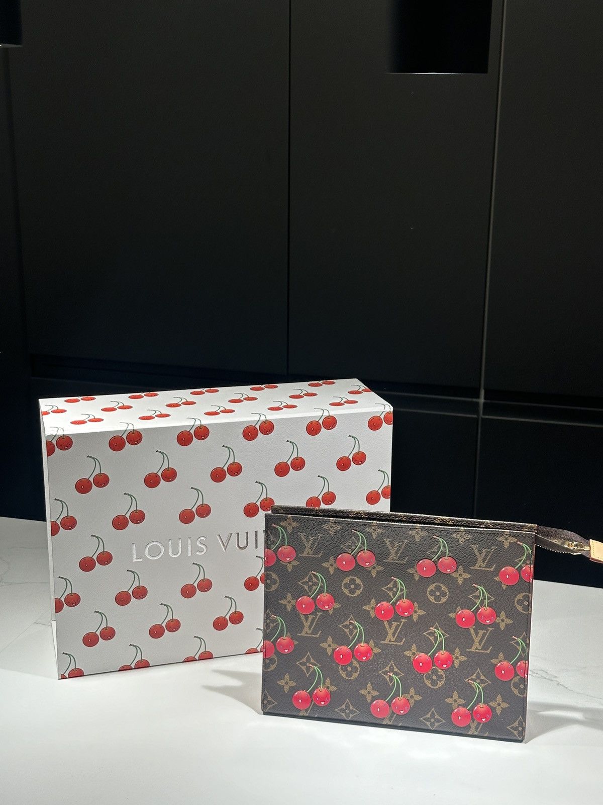 Louis Vuitton × Takashi Murakami LOUIS VUITTON X TAKASHI MURAKAMI TOILETRY POUCH Size ONE SIZE - 1 Thumbnail