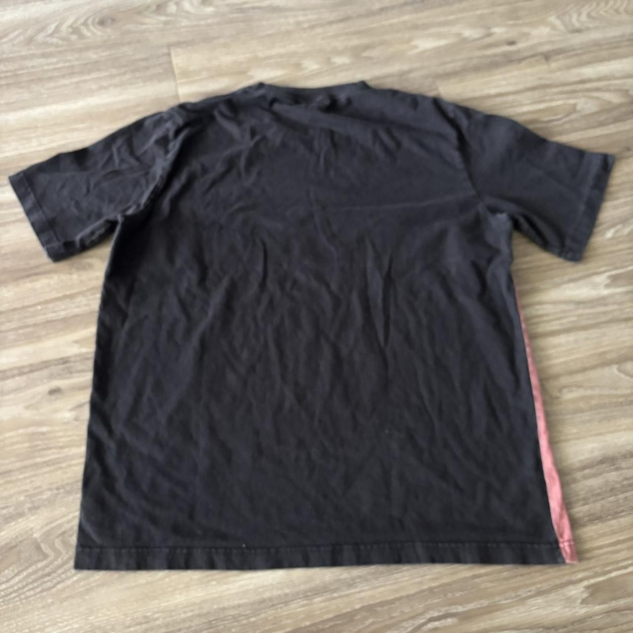 Vintage Crazy Vintage Y2K/2000s Black Red Striped Skater Surf Essential Tee! Size L Size US L / EU 52-54 / 3 - 4 Thumbnail