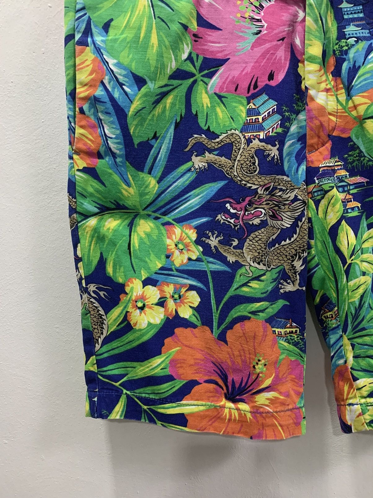 Polo Ralph Lauren POLO RALPH LAUREN DRAGONS, PLANTS & FLOWERS AOP SHORTS Size US 32 / EU 48 - 5 Thumbnail