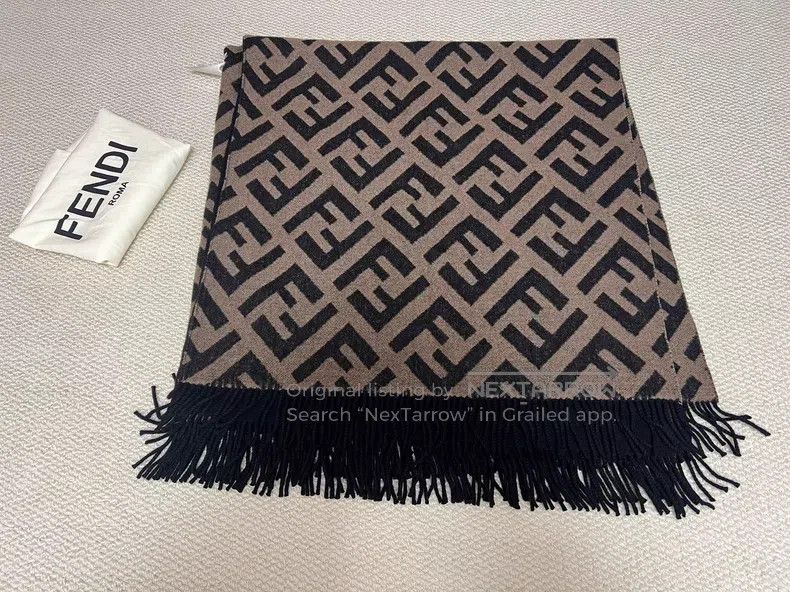 Fendi Fendi size 140*150cm Double-Sided Cashmere Cloak Shawl, Bla Size ONE SIZE - 4 Thumbnail