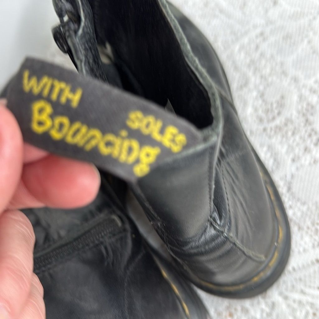 Dr. Martens Dr Martens black leather zip up inside solid toe shoes sz 7 Size US 7 / EU 40 - 5 Thumbnail