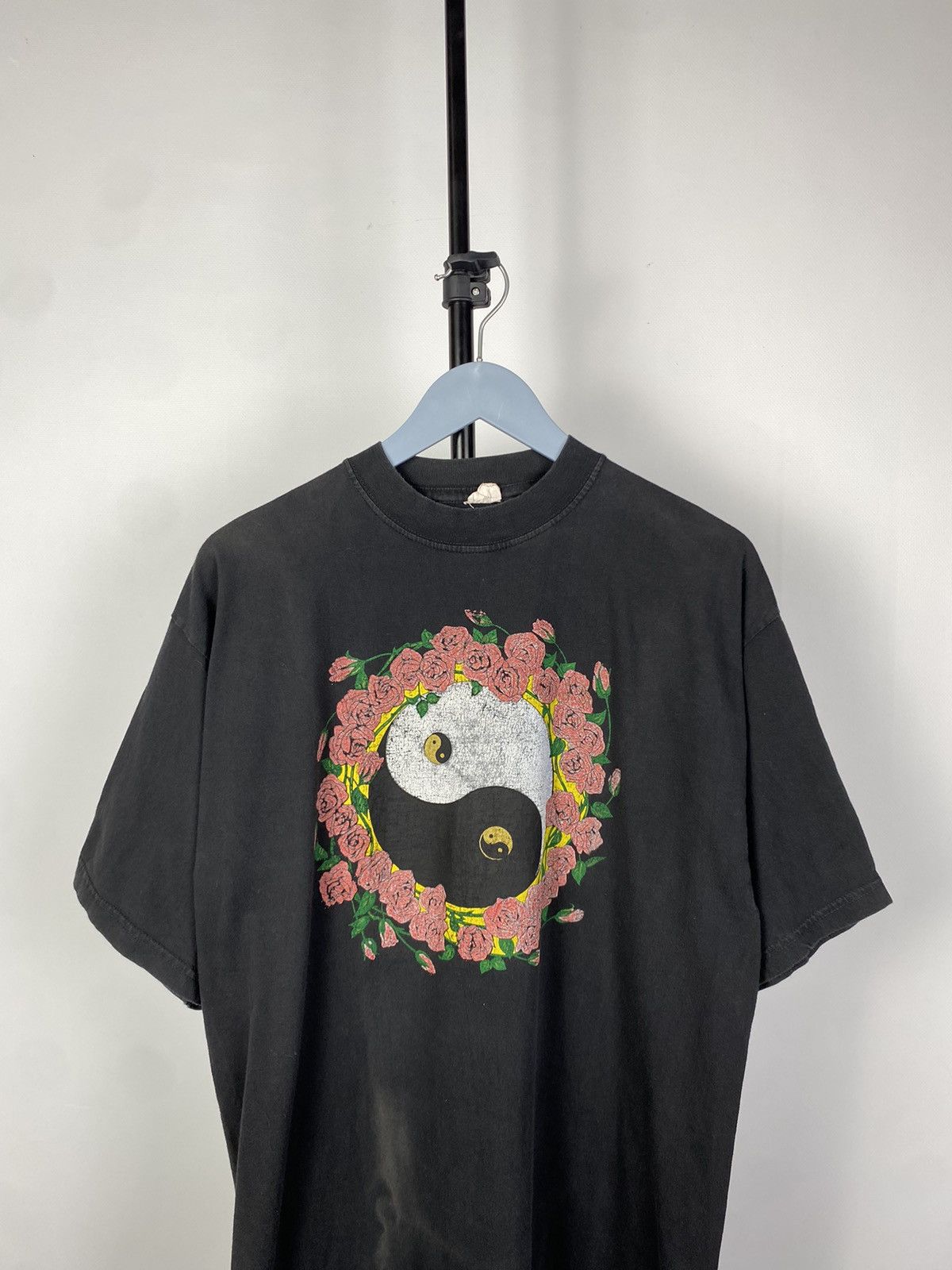 Vintage Vintage 90s Yin and Yang China Roses T-Shirt Size US L / EU 52-54 / 3 - 2 Thumbnail