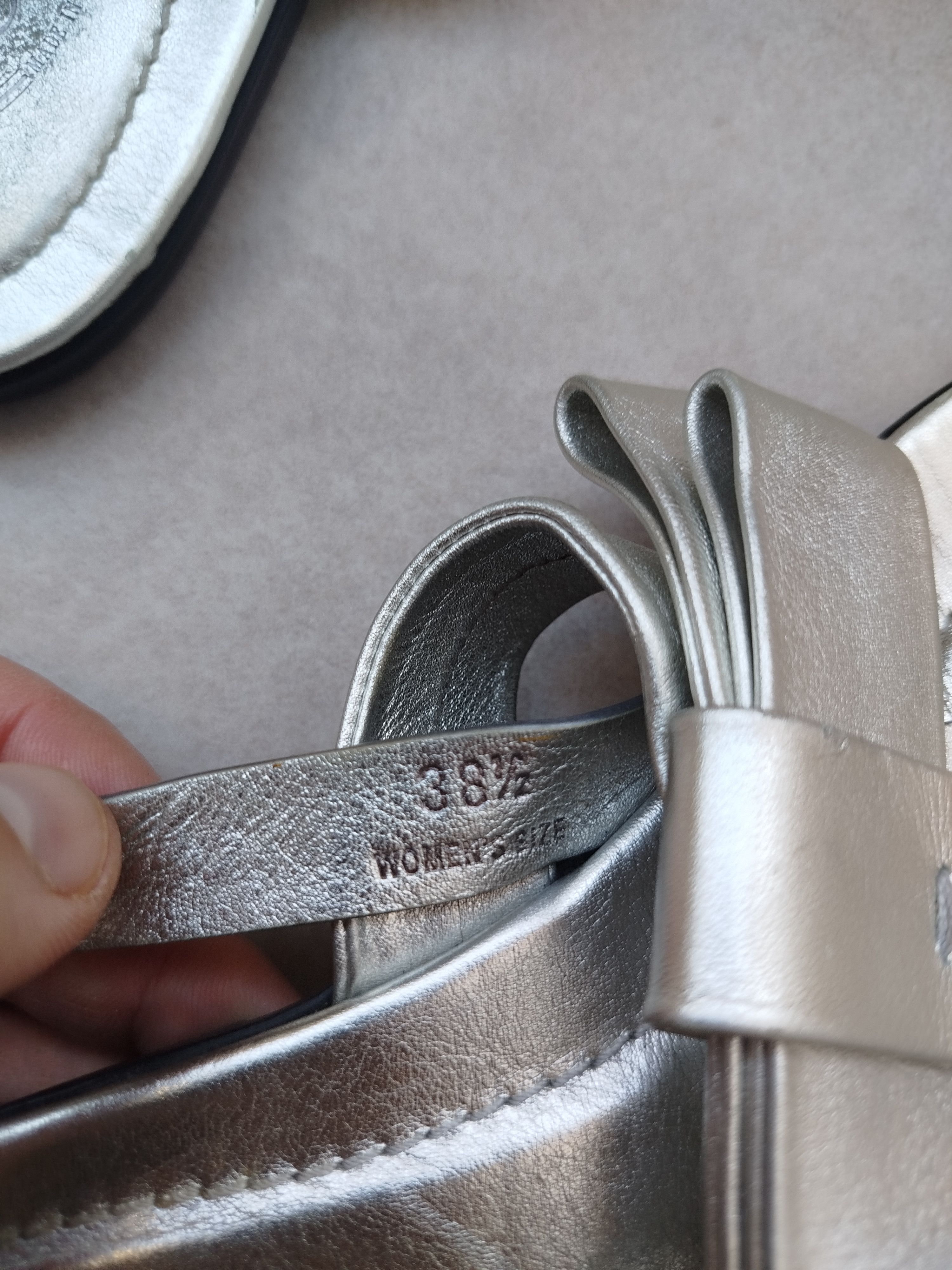 Tod's TOD'S silver leather sandals size 38 made in Italy Size US 7.5 / IT 37.5 - 6 Thumbnail