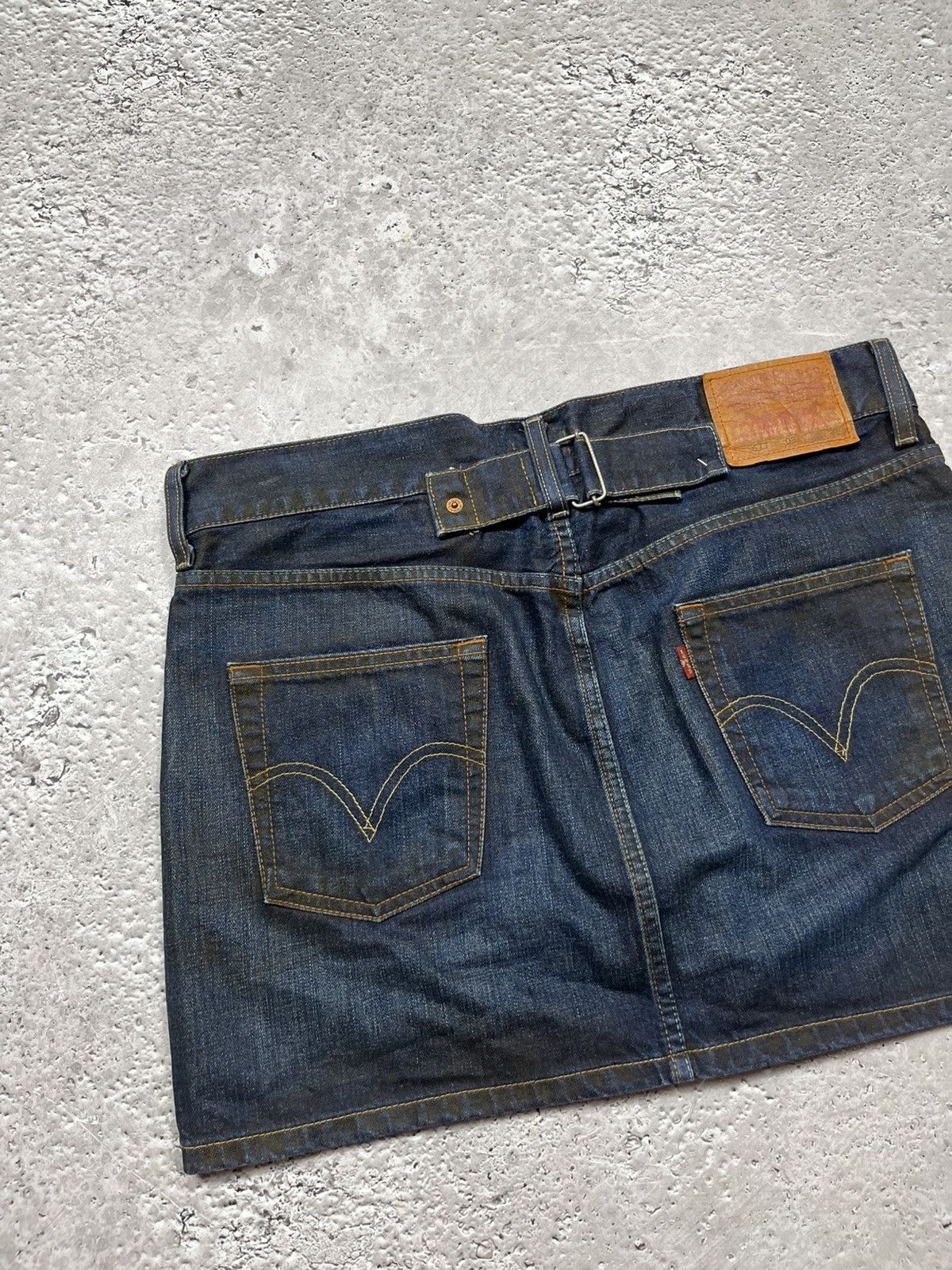 Levi's × Vintage Vintage Levi’s Red Tab Denim Mini Skirt Back Belted Waist Size 30" / US 8 / IT 44 - 5 Thumbnail