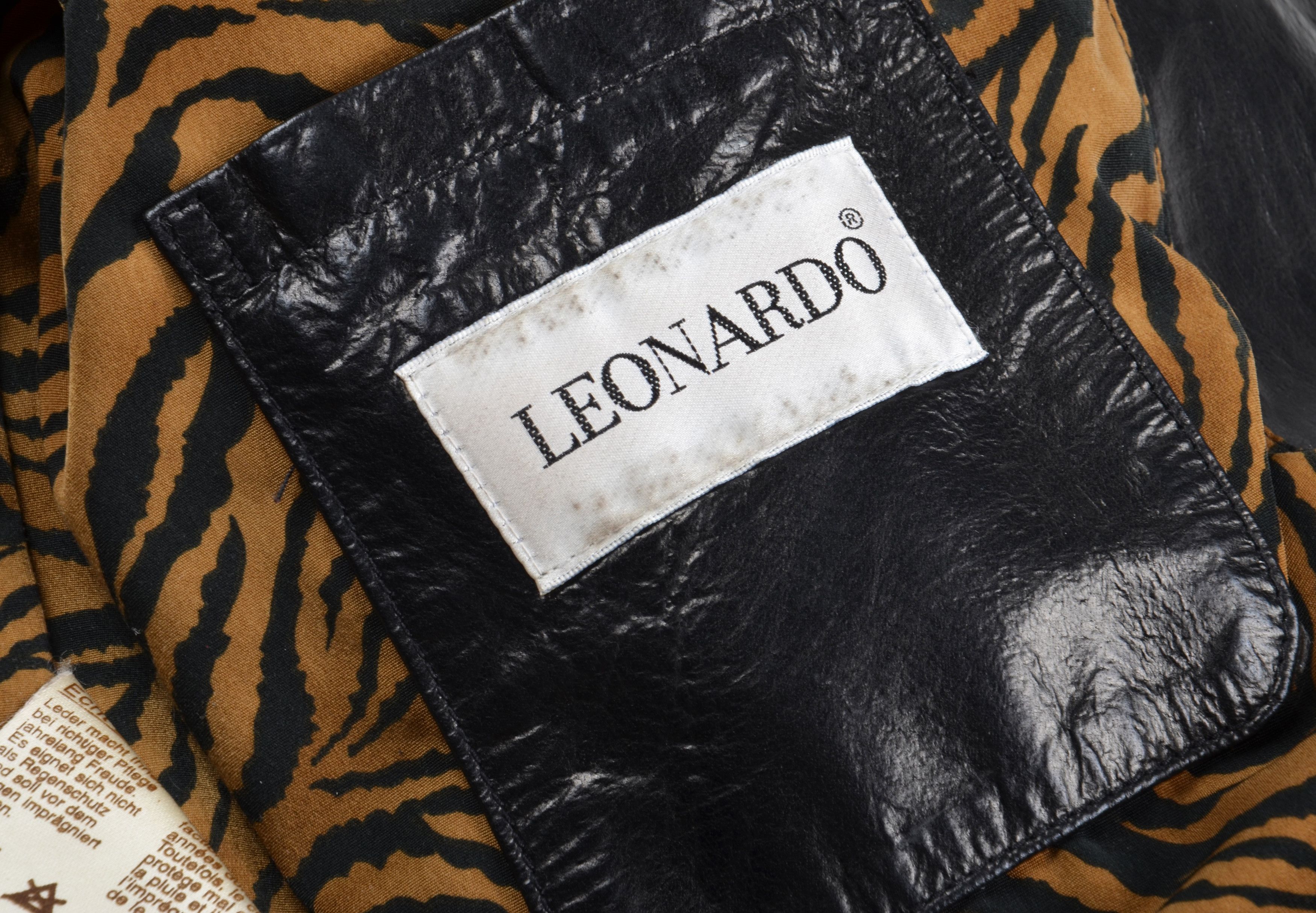 Leonard Paris Vintage Leonardo 90's Black Leather Tiger Lining Trench Coat Size XS / US 0-2 / IT 36-38 - 10 Thumbnail