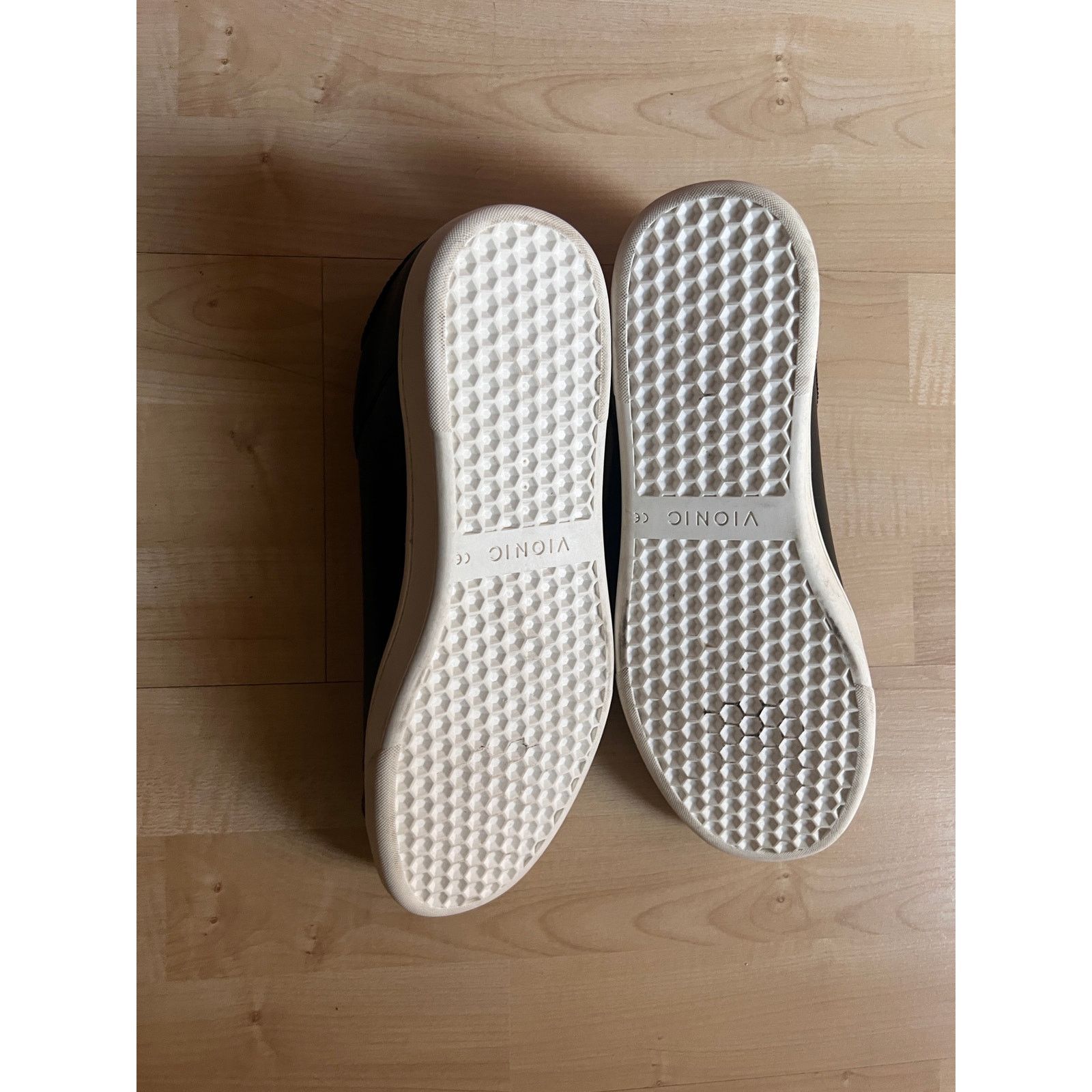 Vionic Vionic Men's Low-top Turner orthotic footbed size 8 Black Size US 8 / EU 41 - 7 Thumbnail