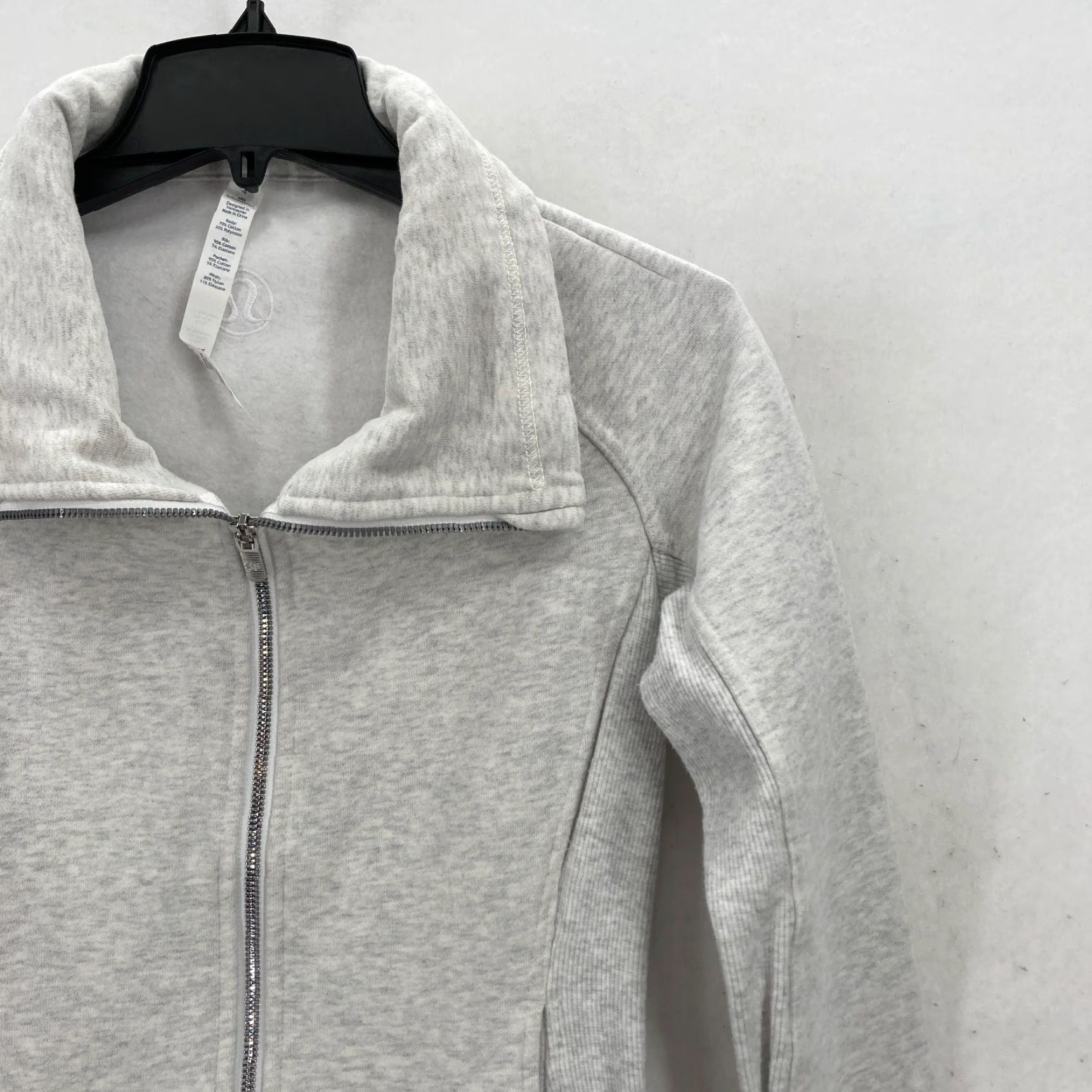Lululemon Lululemon Radiant Jacket Women's 4 White Full Zip Pockets Gym Preppy Jacket Size S / US 4 / IT 40 - 2 Thumbnail