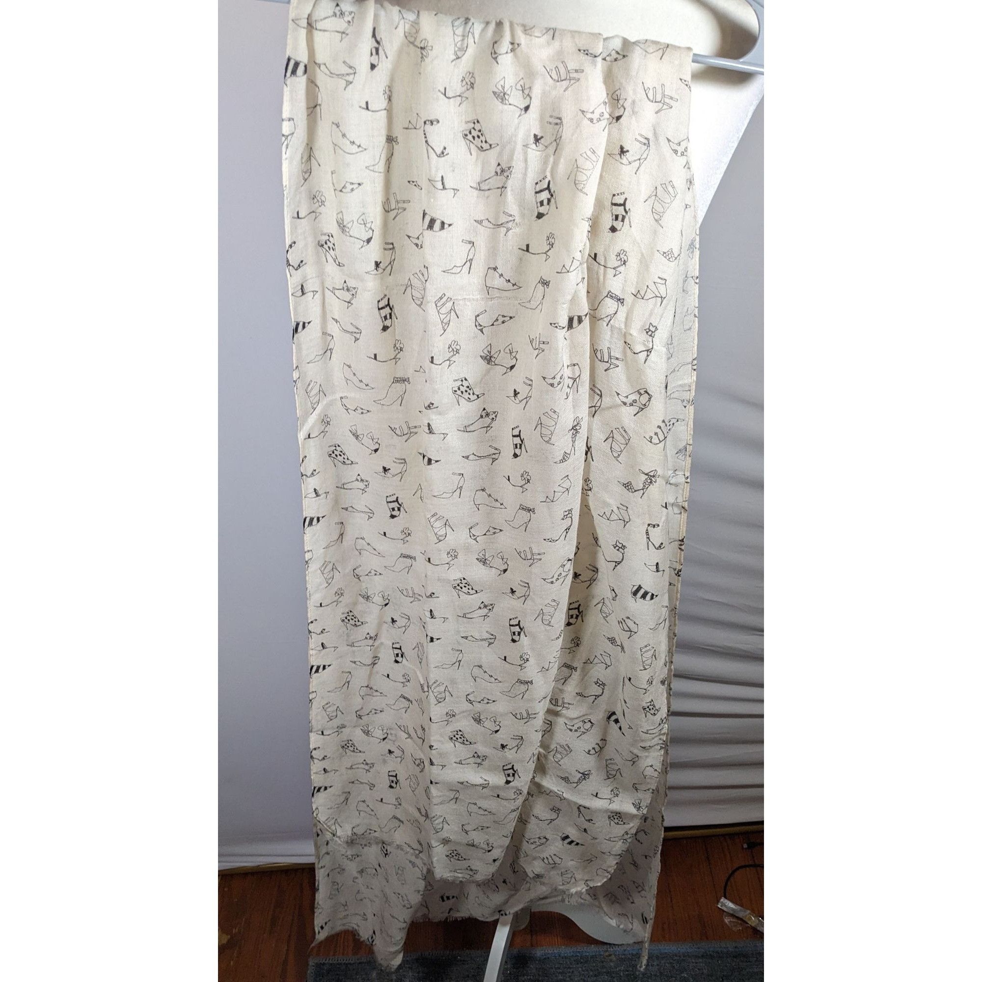 J.Crew J.Crew Preppy White And Black Shoe Sketch Scarf Size ONE SIZE - 8 Thumbnail