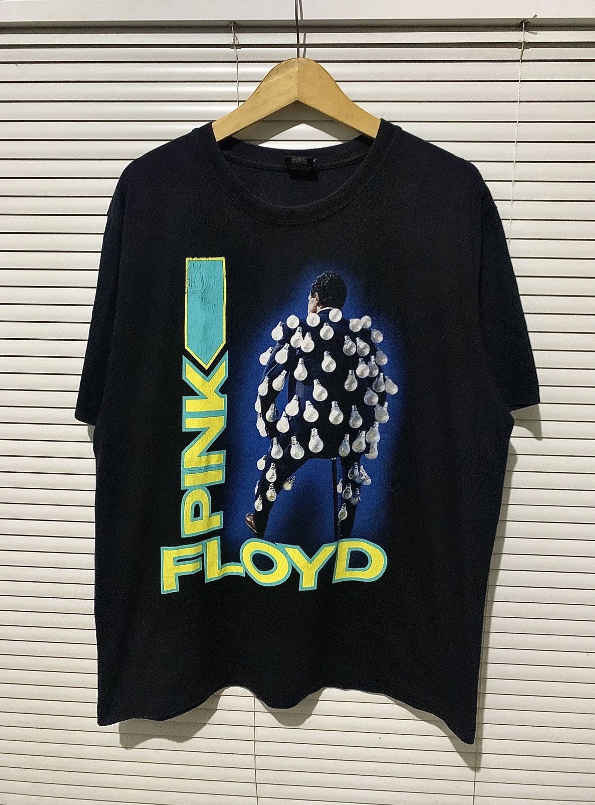 Band Tees Pink Floyd 1989 "Delicate Sound of Thunder" Europe Tour Tee Size US L / EU 52-54 / 3 - 1 Thumbnail