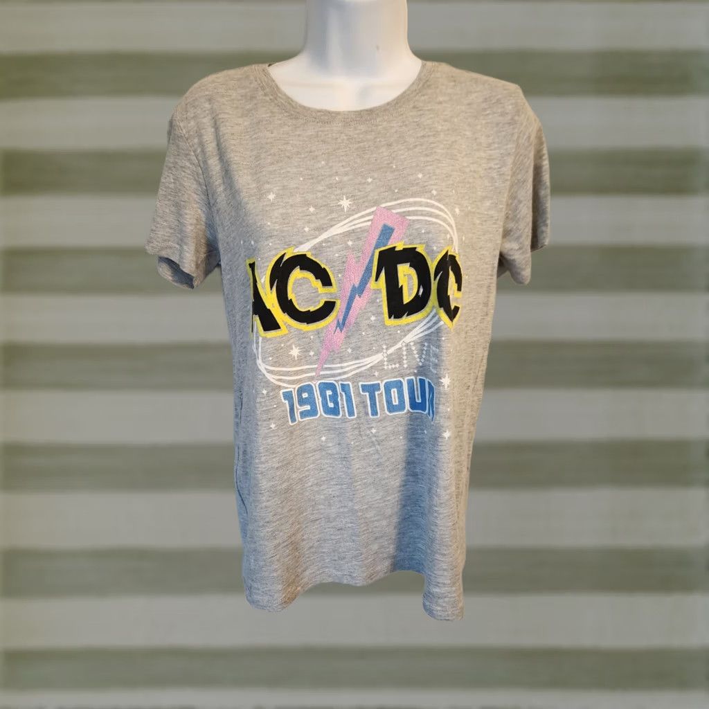 Vintage AC/DC Band T-Shirt Women's M Gray Crew Neck 1981 Tour Rock Retro Short Sleeve Casual Shirt Mens Womens Girls Boys? Size M / US 6-8 / IT 42-44 - 1 Thumbnail