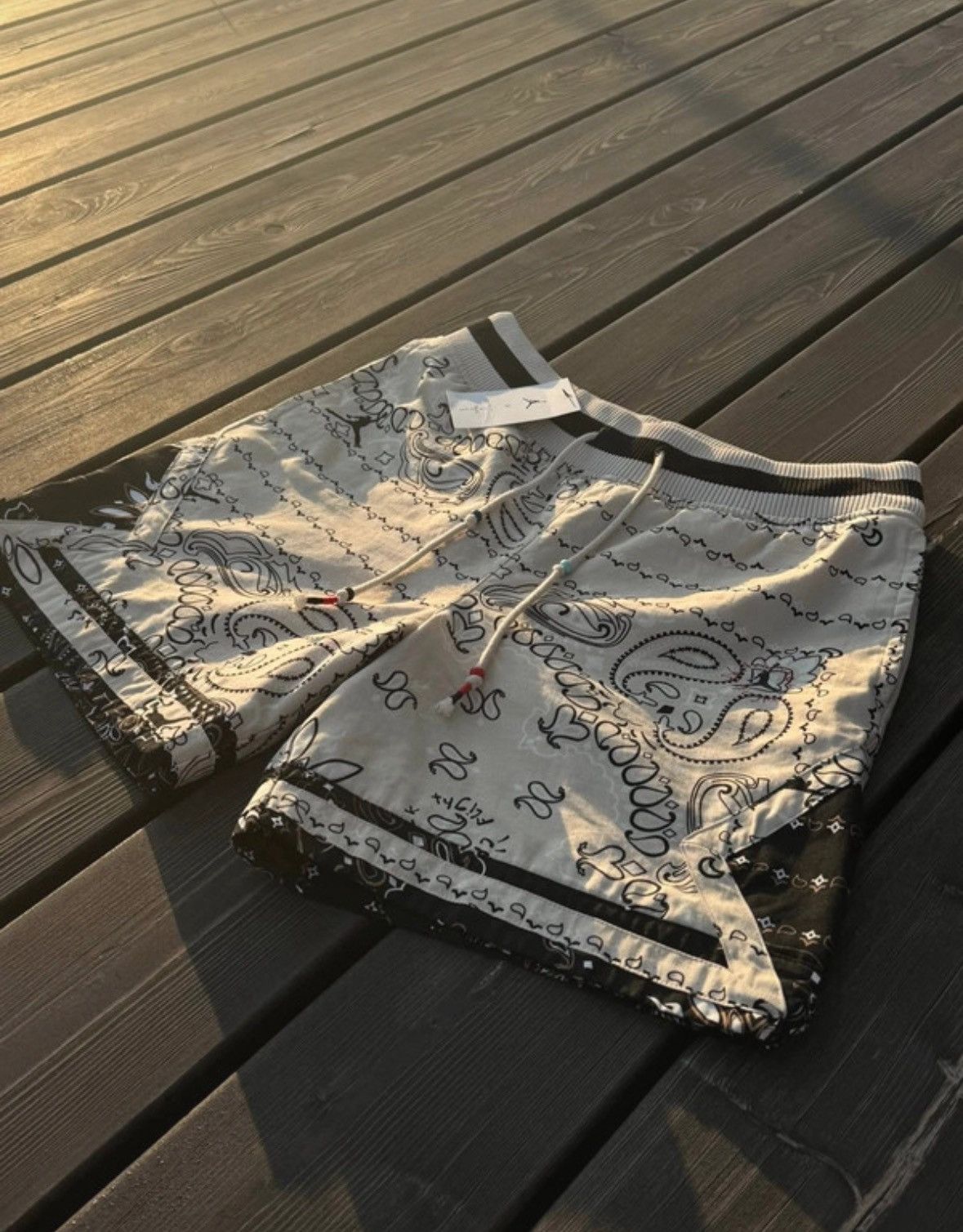 Jordan Brand × Travis Scott Travis Scott x Jordan Paisley Shorts - NEW Size US 29 - 4 Thumbnail
