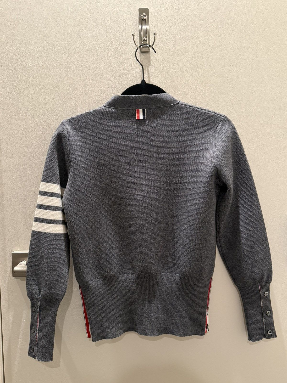 Thom Browne Thom Browne Wool 4-Bar V-Neck Cardigan Size XS / US 0-2 / IT 36-38 - 2 Thumbnail