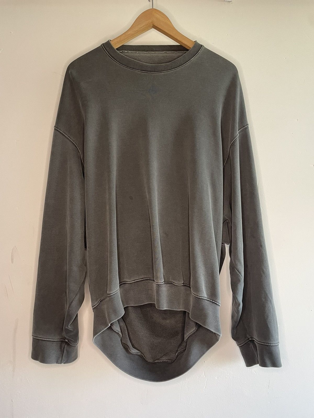 Balenciaga Oversized open back crewneck sweater Size US S / EU 44-46 / 1 - 3 Thumbnail
