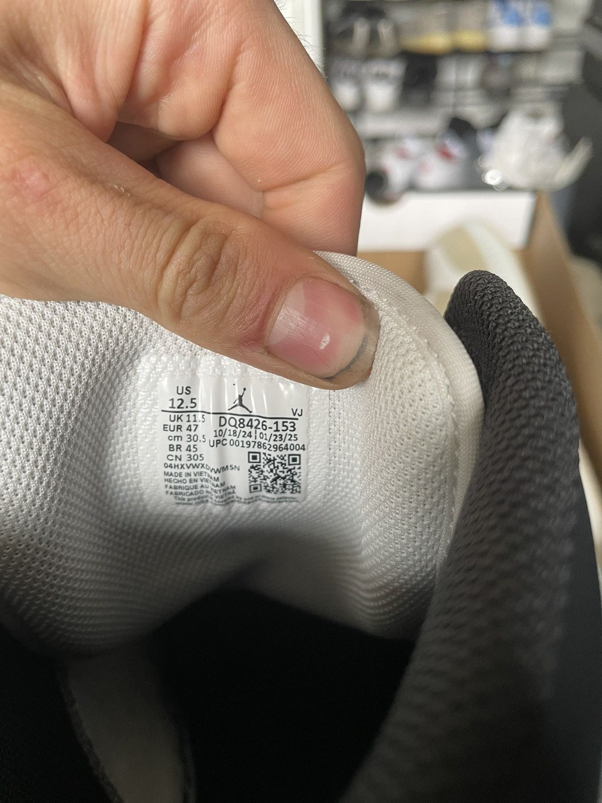 Nike Nike Air Jordan 1 Mid SE in cream and black Size US 12.5 / EU 45-46 - 7 Thumbnail