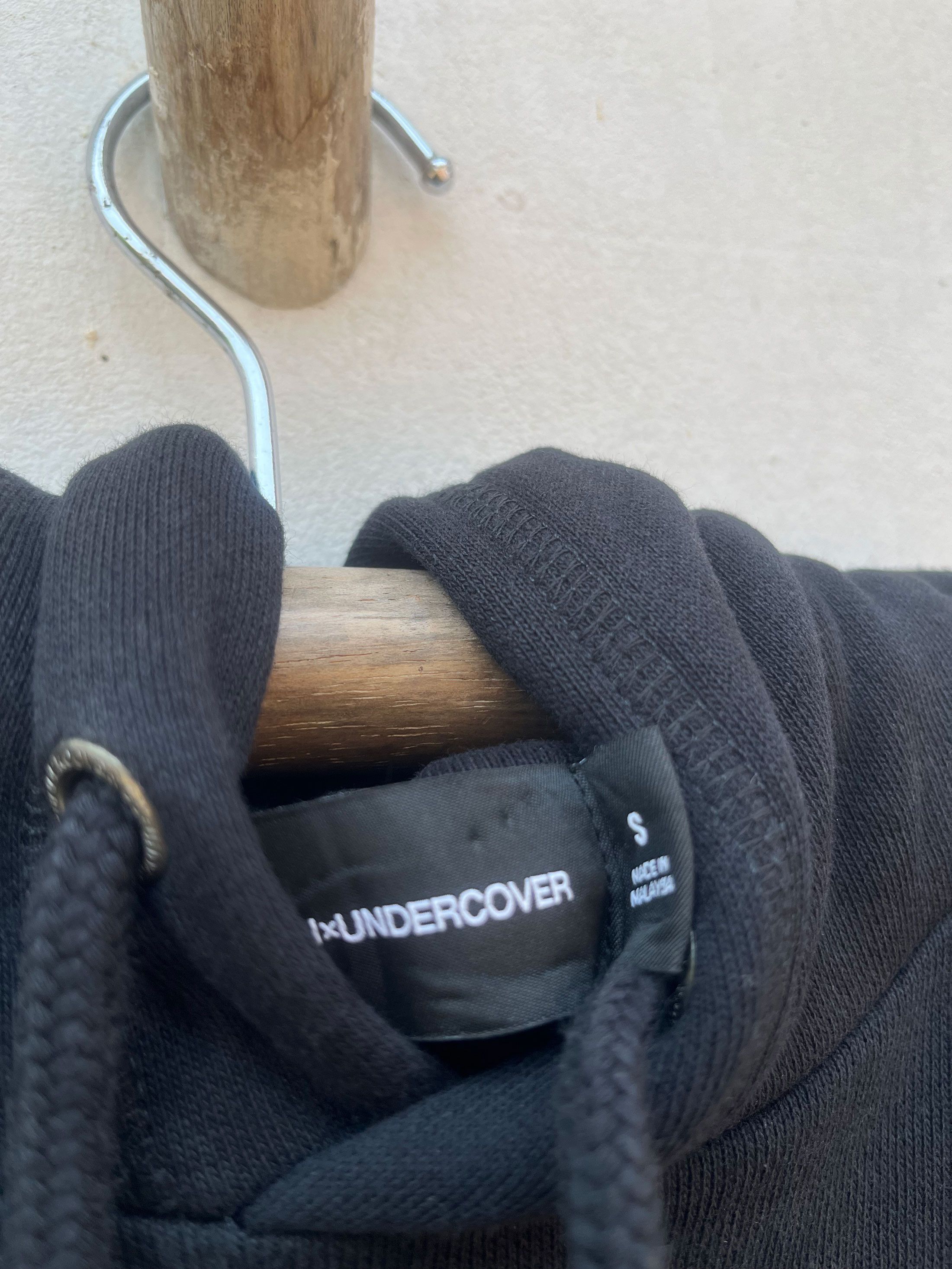 Undercover Undercover Japan x Gu Asymmetric Pull Over Hooded Warm Shirt Size US S / EU 44-46 / 1 - 5 Thumbnail
