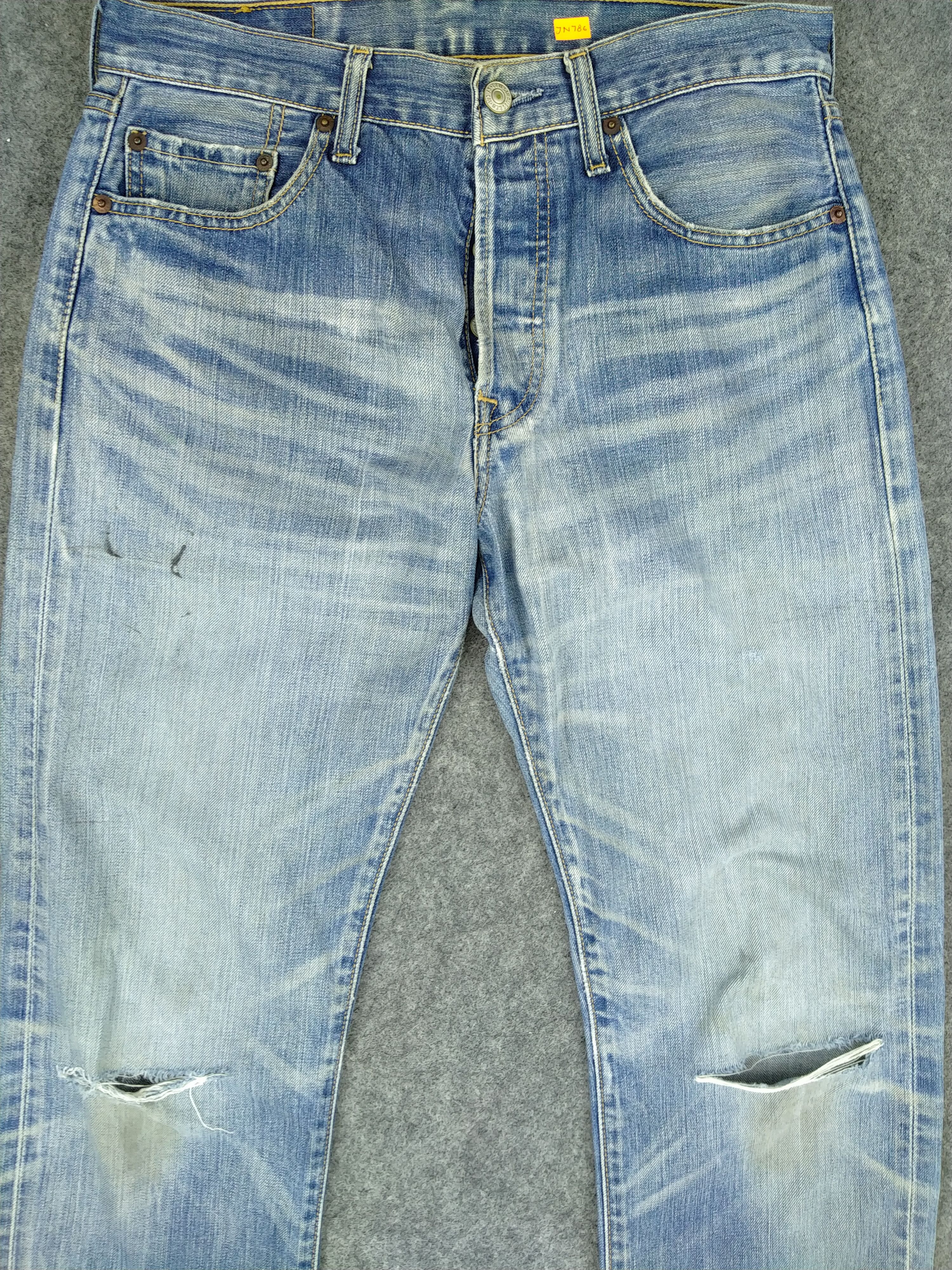 Levi's Vintage Levi's 501 Light Blue Wash Denim 30x32 -JN786 Size US 30 / EU 46 - 3 Thumbnail