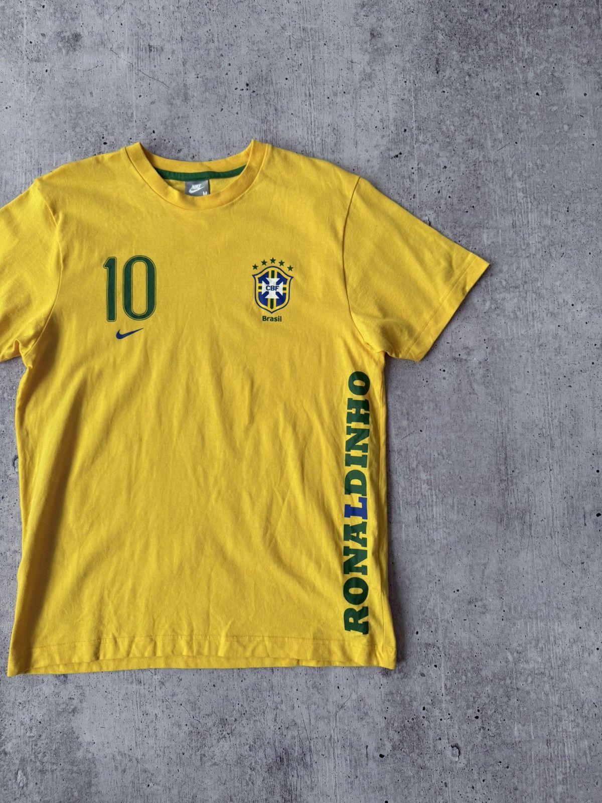 Nike 🩸RARE🩸Nike Vintage Y2K Brazil Ronaldinho #10 T Shirt Size US M / EU 48-50 / 2 - 4 Thumbnail