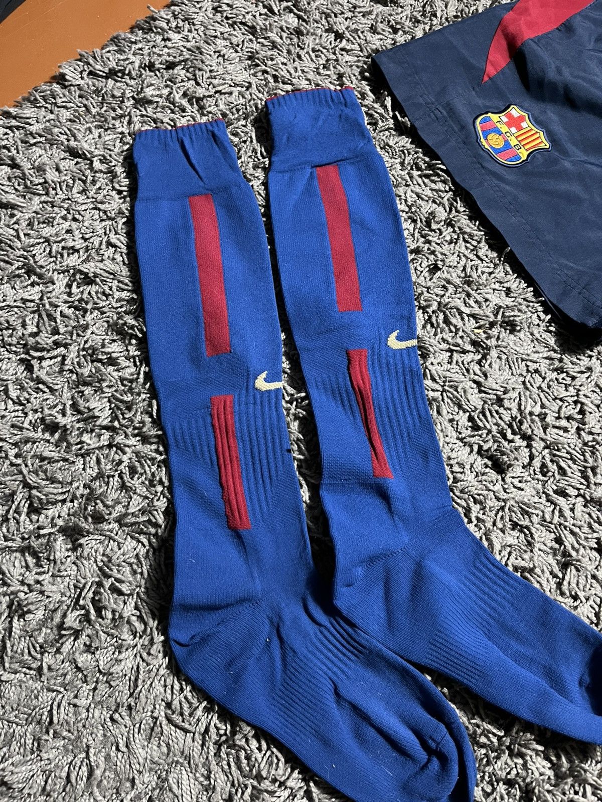 Nike NIKE BARCELONA 2002/2003 SHORTS + GAITERS FOOTBALL SET Size US 36 / EU 52 - 2 Thumbnail