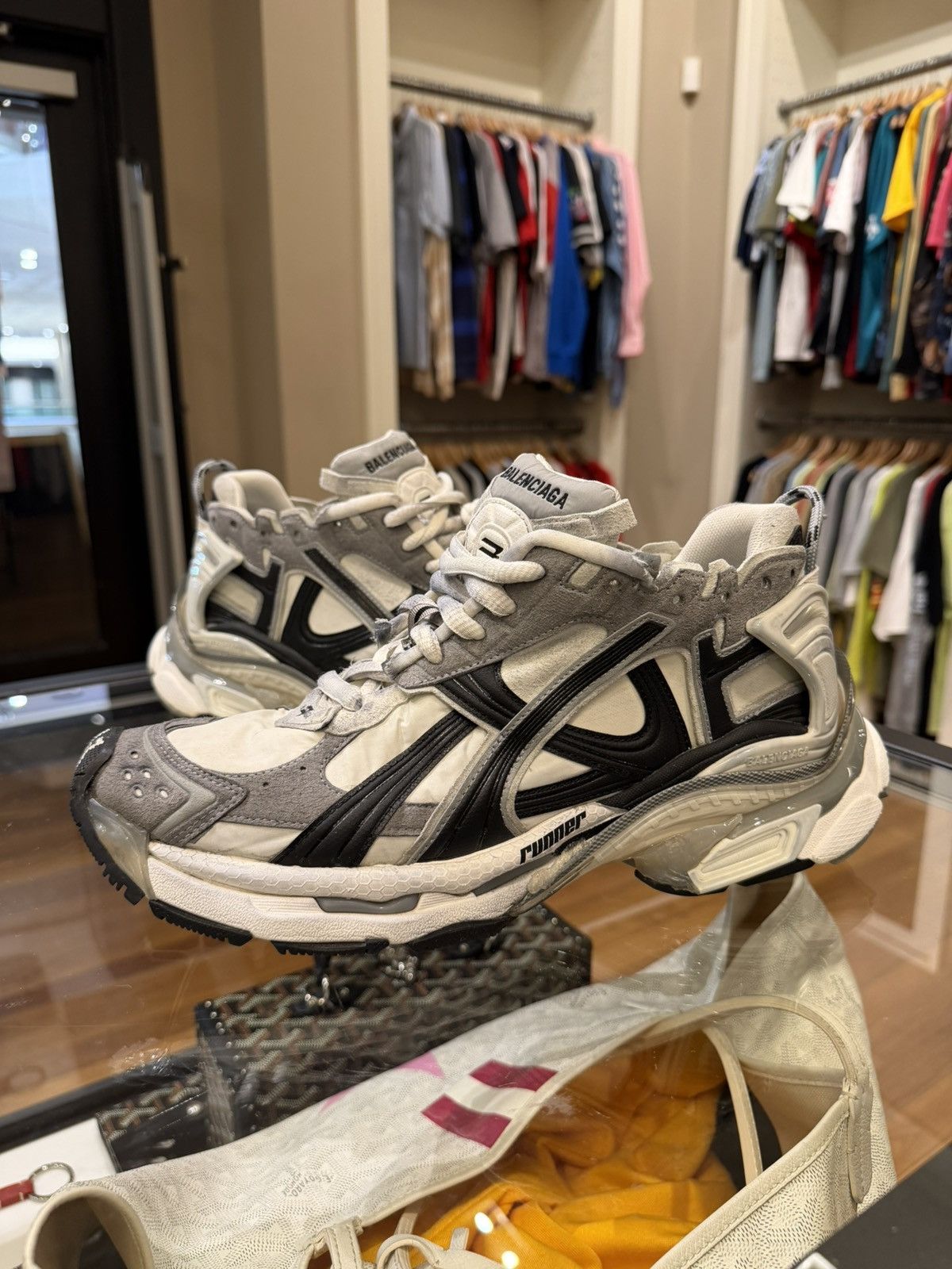Balenciaga Balenciaga Runner WornOut Sneak Size US 10 / EU 43 - 1 Thumbnail