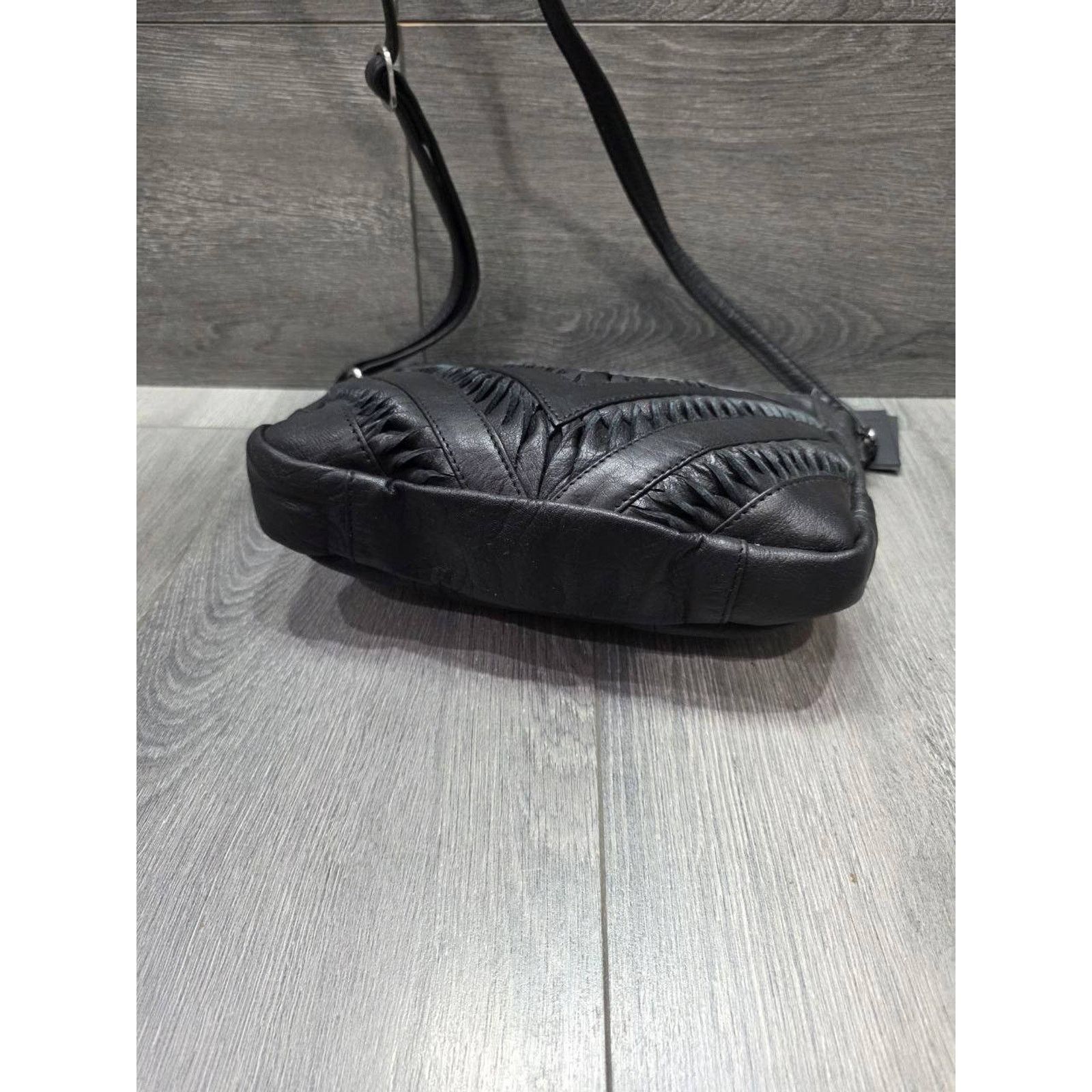 & Other Stories Day & Mood Fonda Small Crossbody Bag Black Leather B000468 Size ONE SIZE - 3 Thumbnail