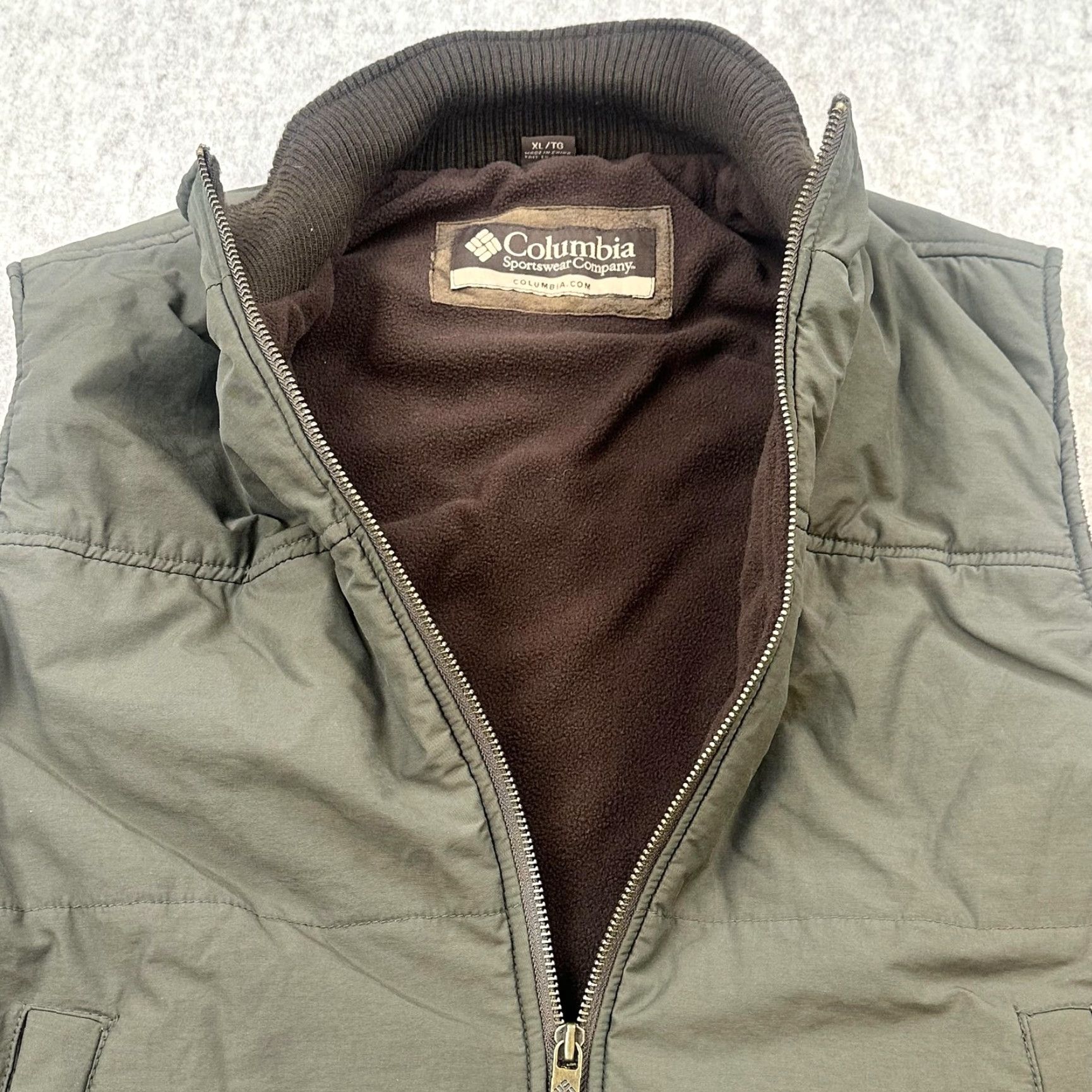 Olive Columbia Mens Hiking Vest XL Olive Full Zip Fleece Lined Outdoors Pockets Insulated Regular Stand-Up Collar Jacket/Coat Style Outdoor, Classic Size US XL / EU 56 / 4 - 7 Thumbnail