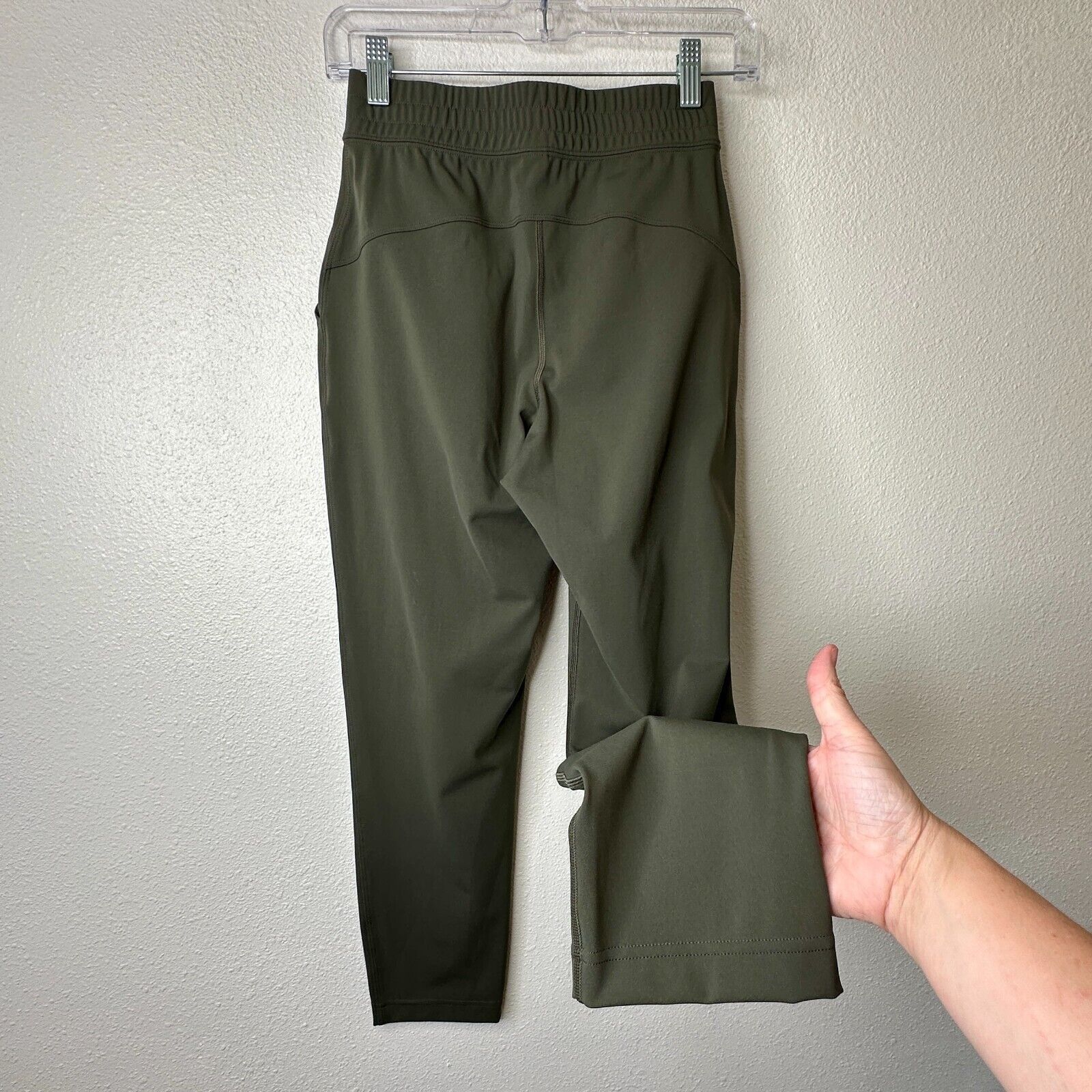 Aritzia The Group by Babaton Olive Weekender Stretch Pocket Jogger Size 24" / US 00 / IT 34 - 7 Thumbnail